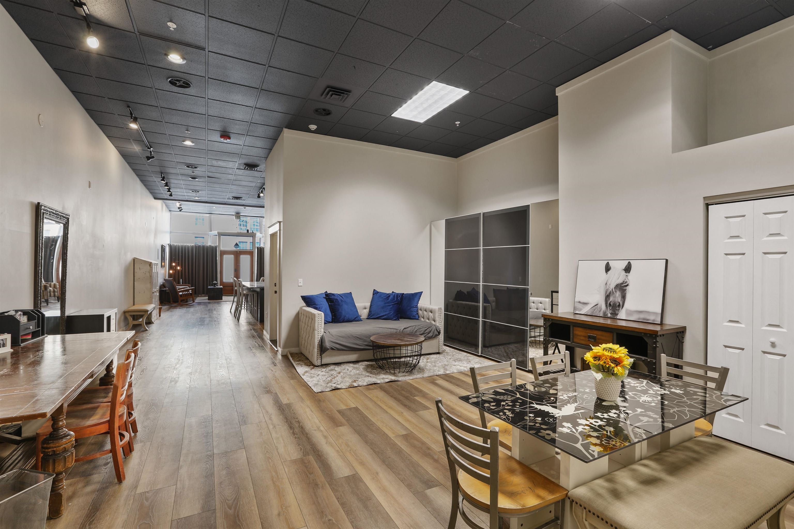 423 W 1st Ave - Photo 3