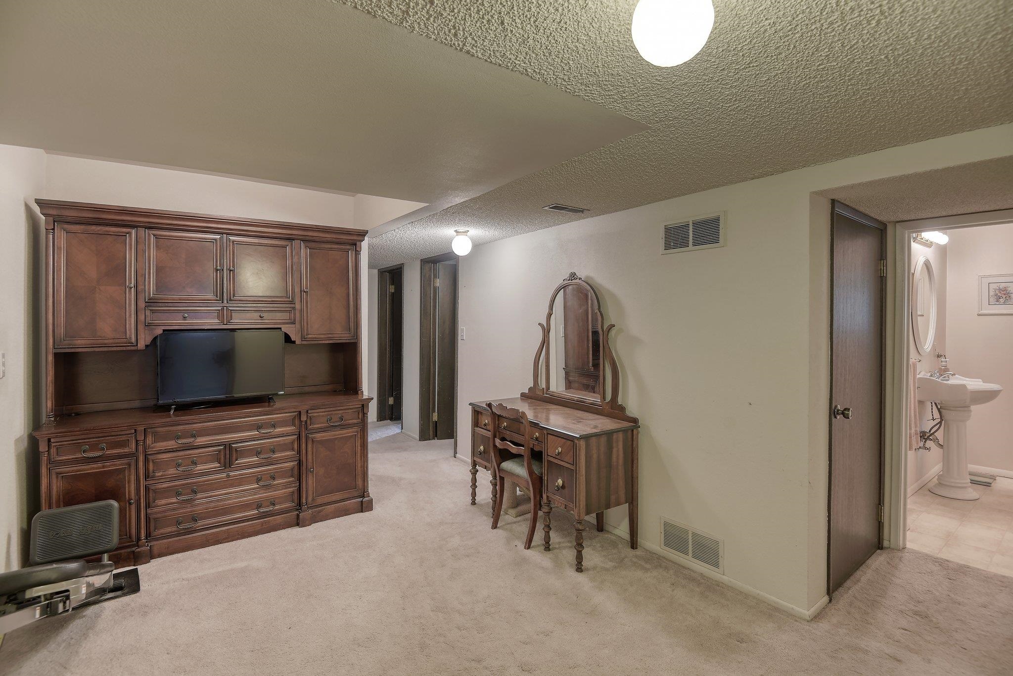 1026 W Bellwood Dr - Photo 32