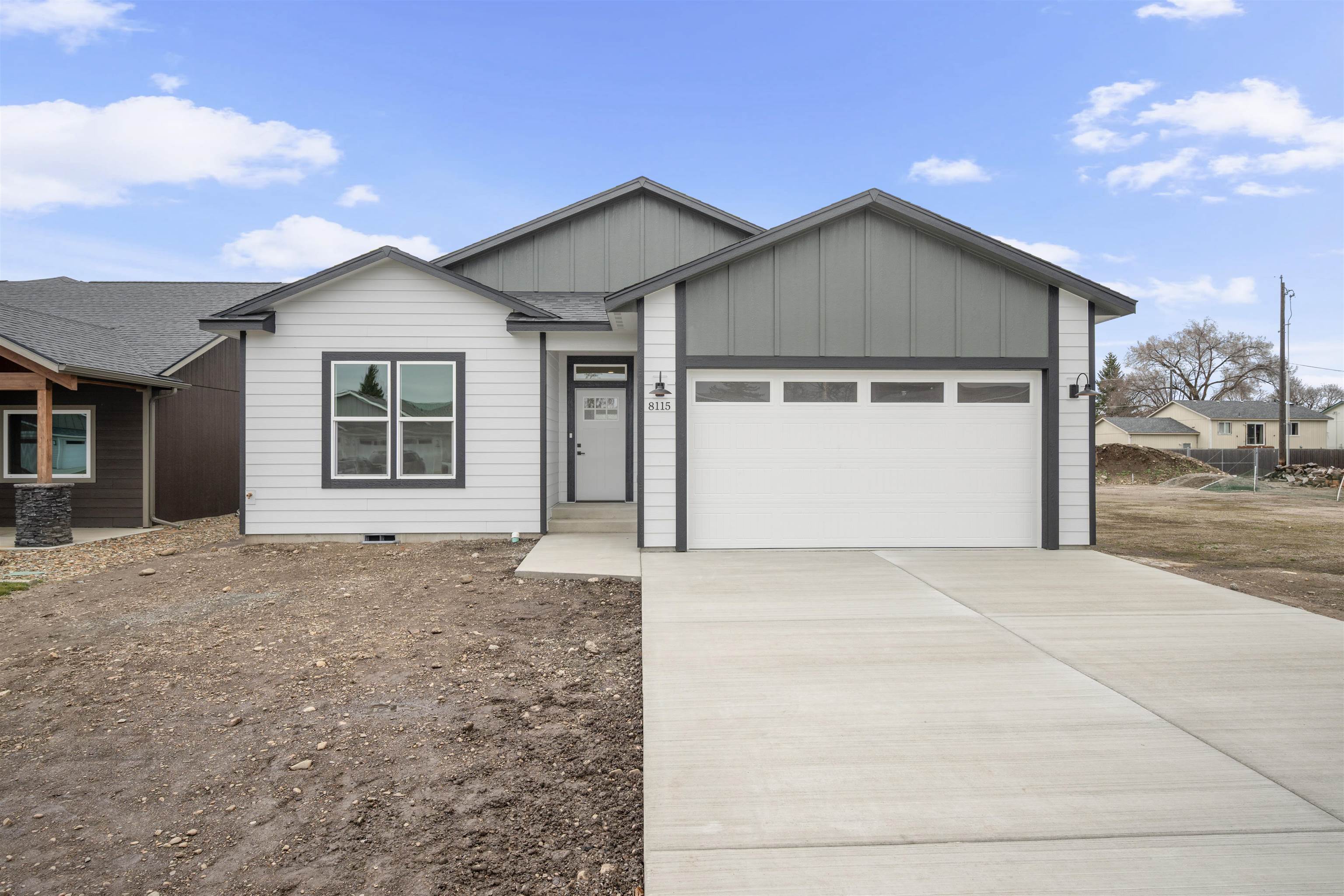 8115 E Baldwin Ave - Photo 1