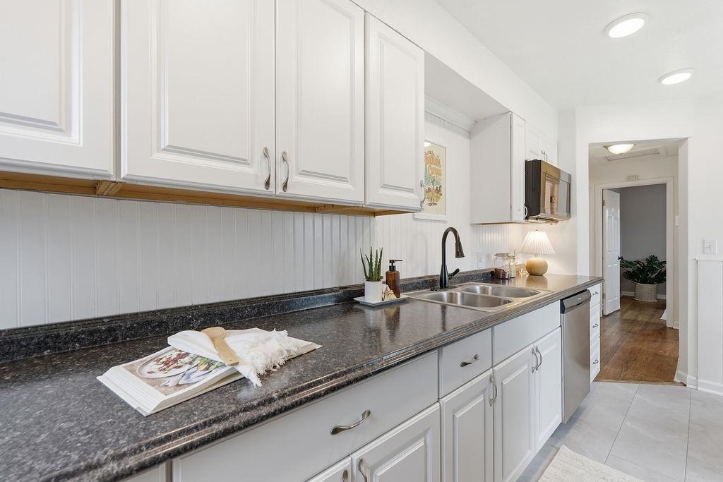 1227 E 40th Ave - Photo 11