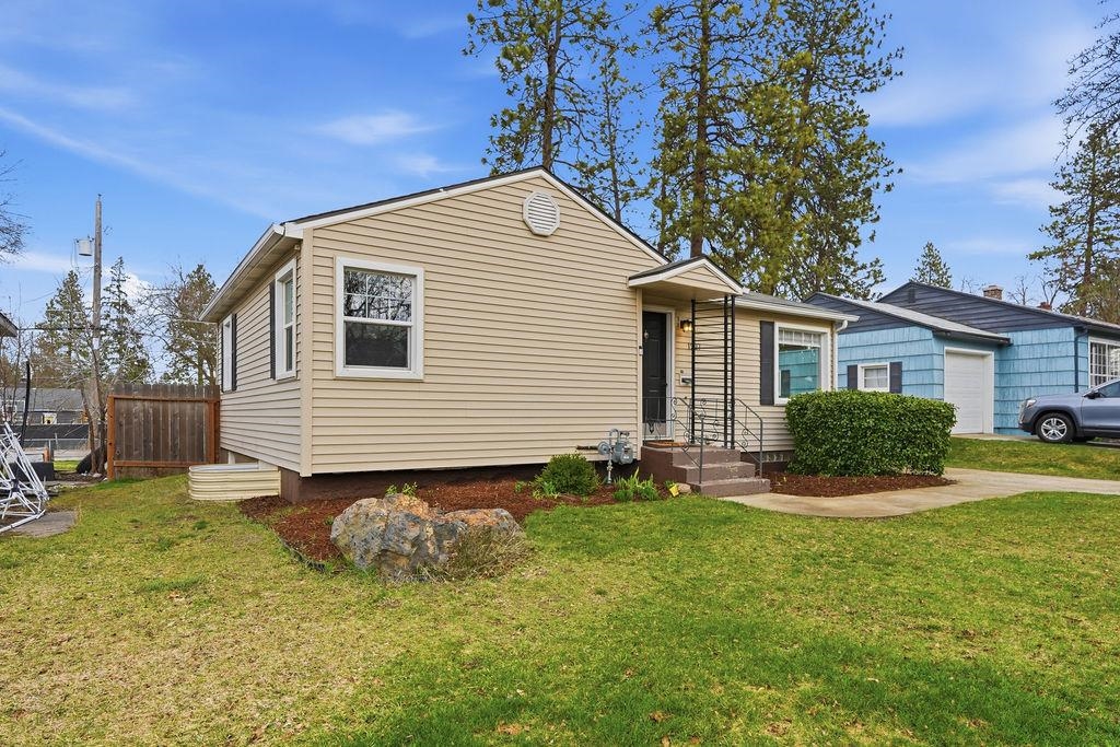 1227 E 40th Ave - Photo 3