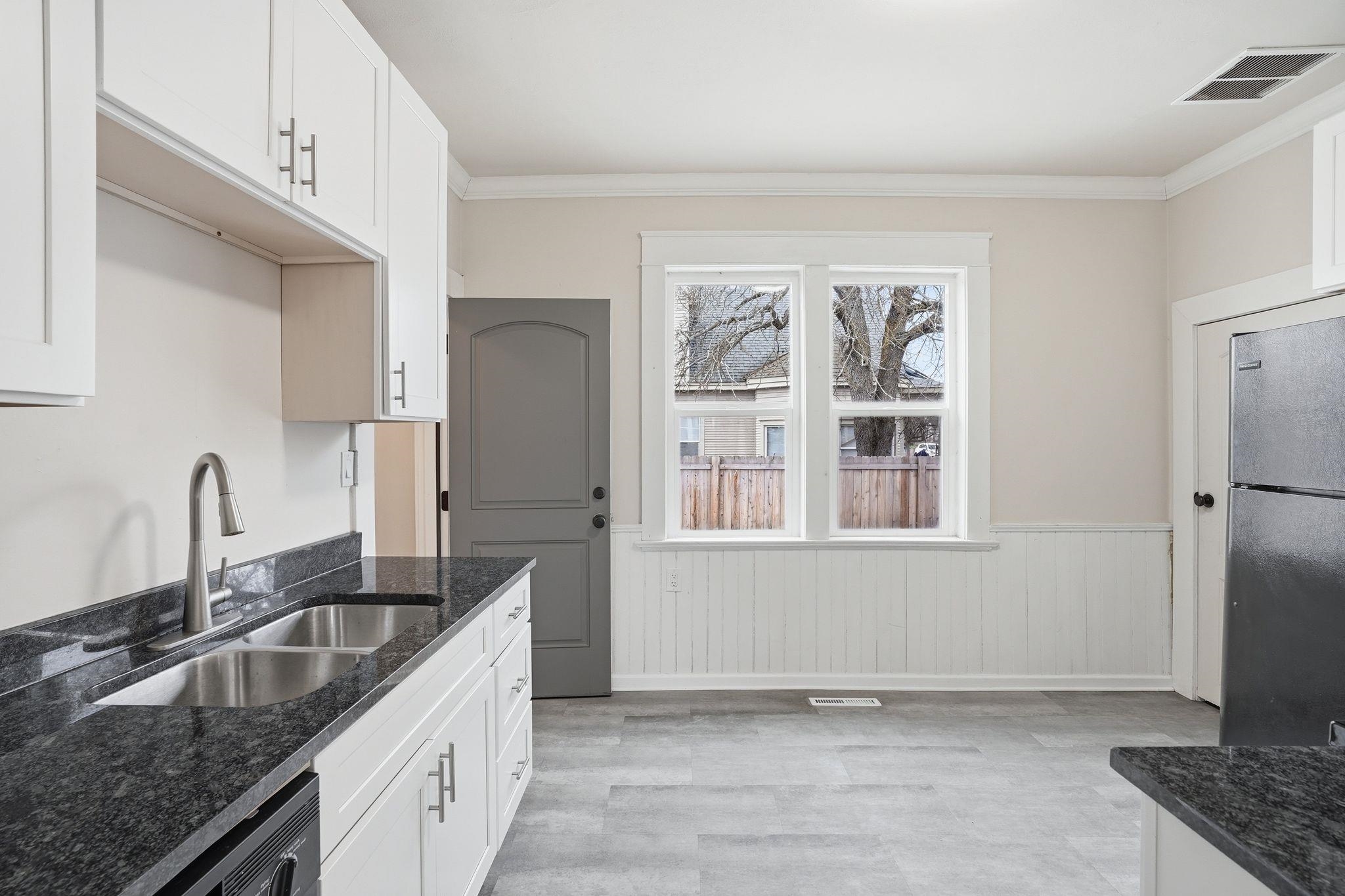 403 E Ermina Ave - Photo 11