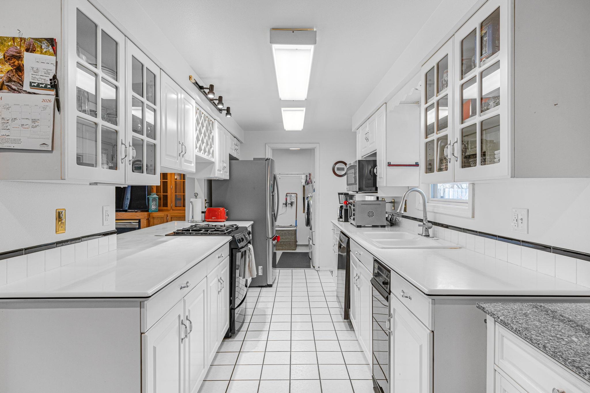 11118 E Fairview Ave - Photo 8