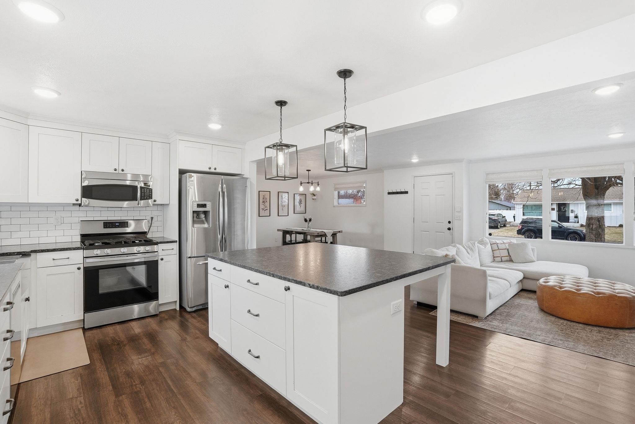 2803 E 39th Ave - Photo 9