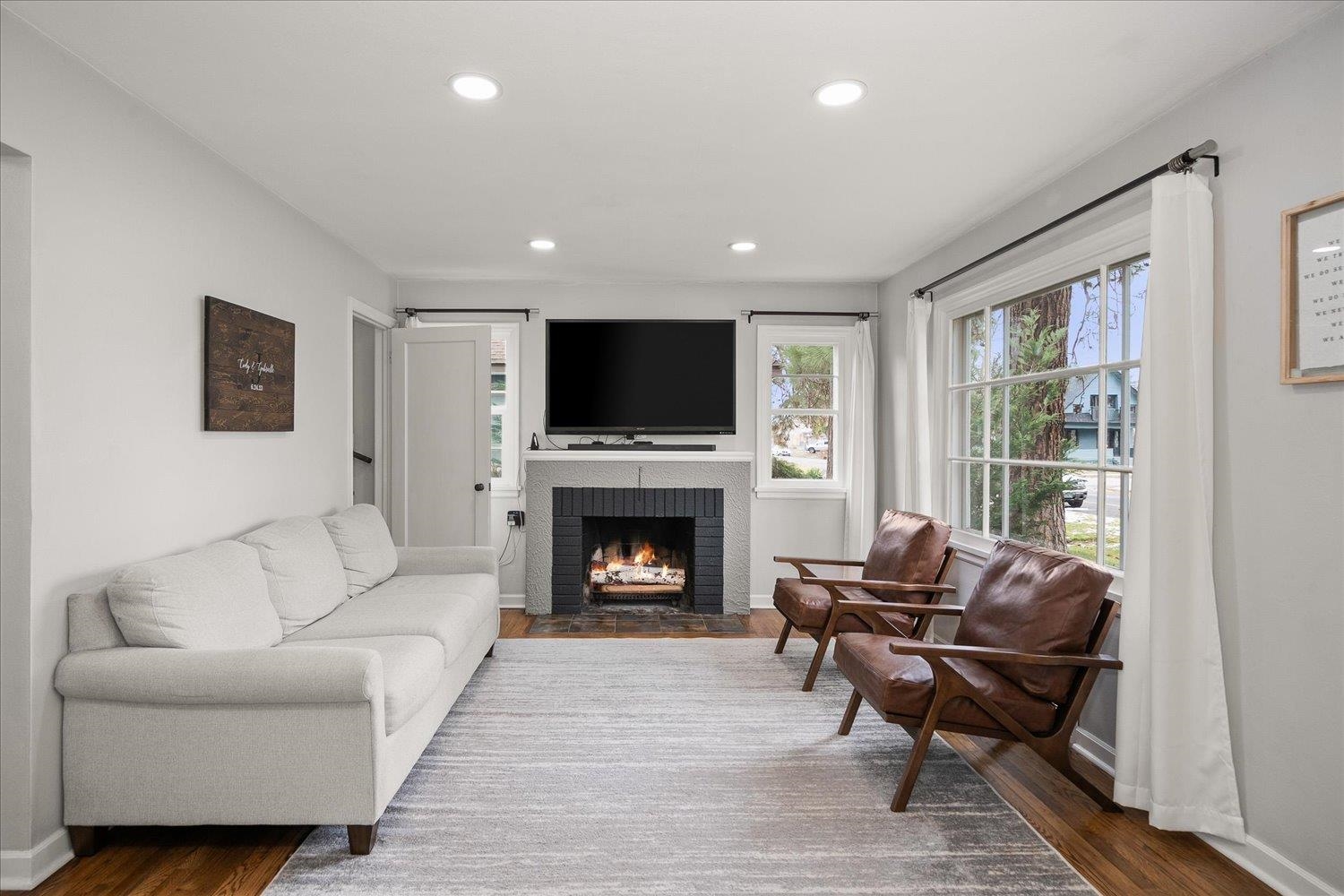 5517 N Lincoln St - Photo 3