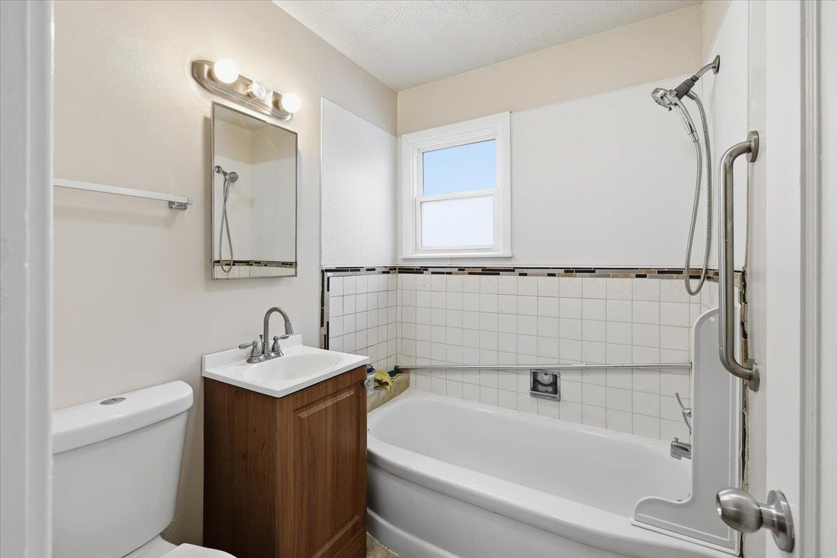 718 E Queen Ave - Photo 12