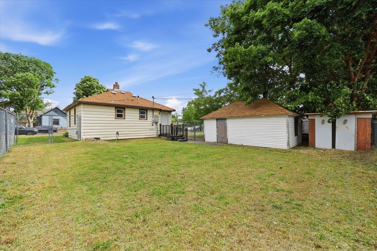 718 E Queen Ave - Photo 14