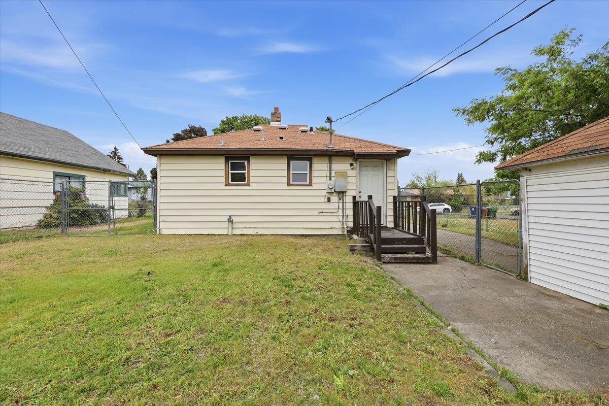718 E Queen Ave - Photo 15