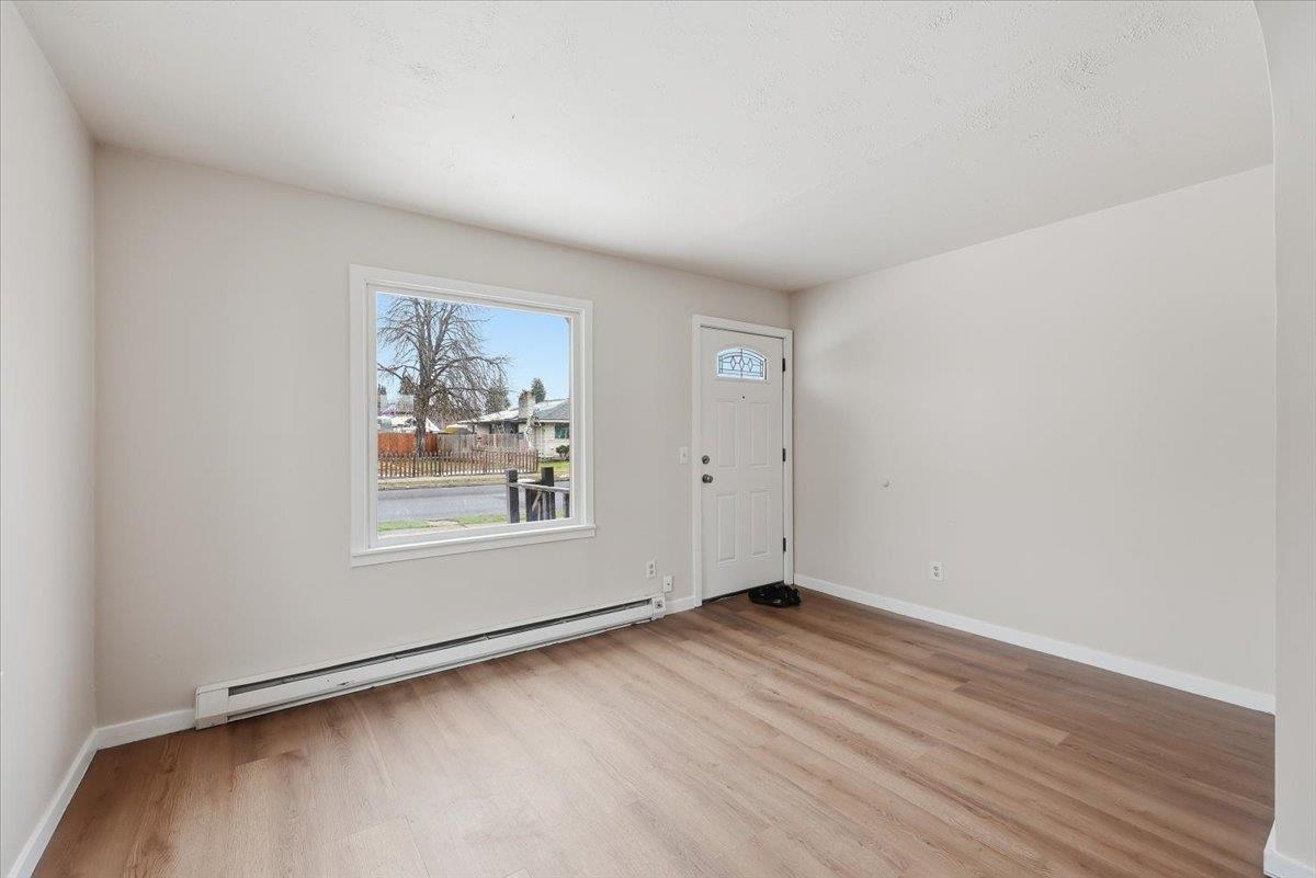 718 E Queen Ave - Photo 4