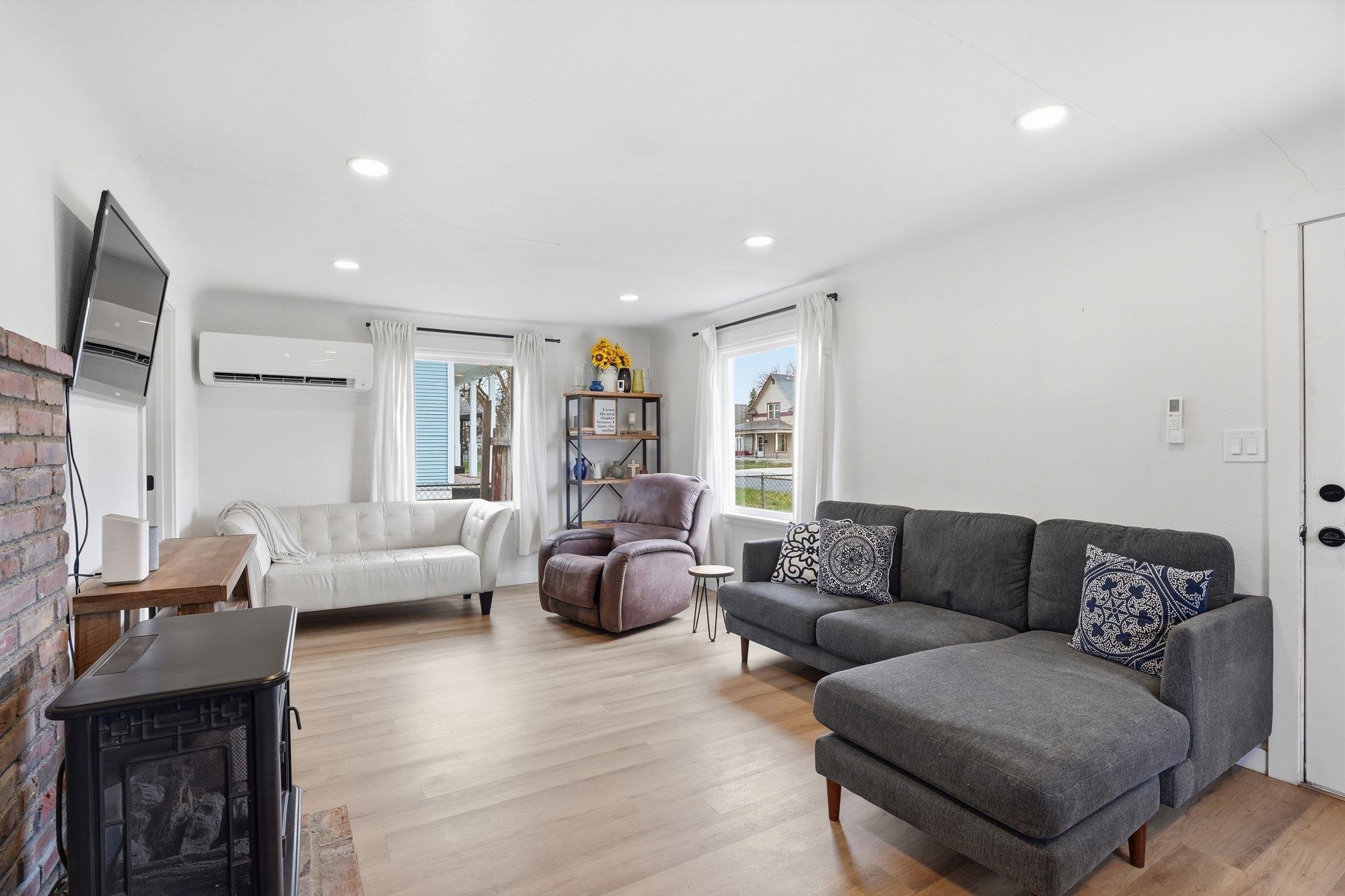 1828 W Nora Ave - Photo 4