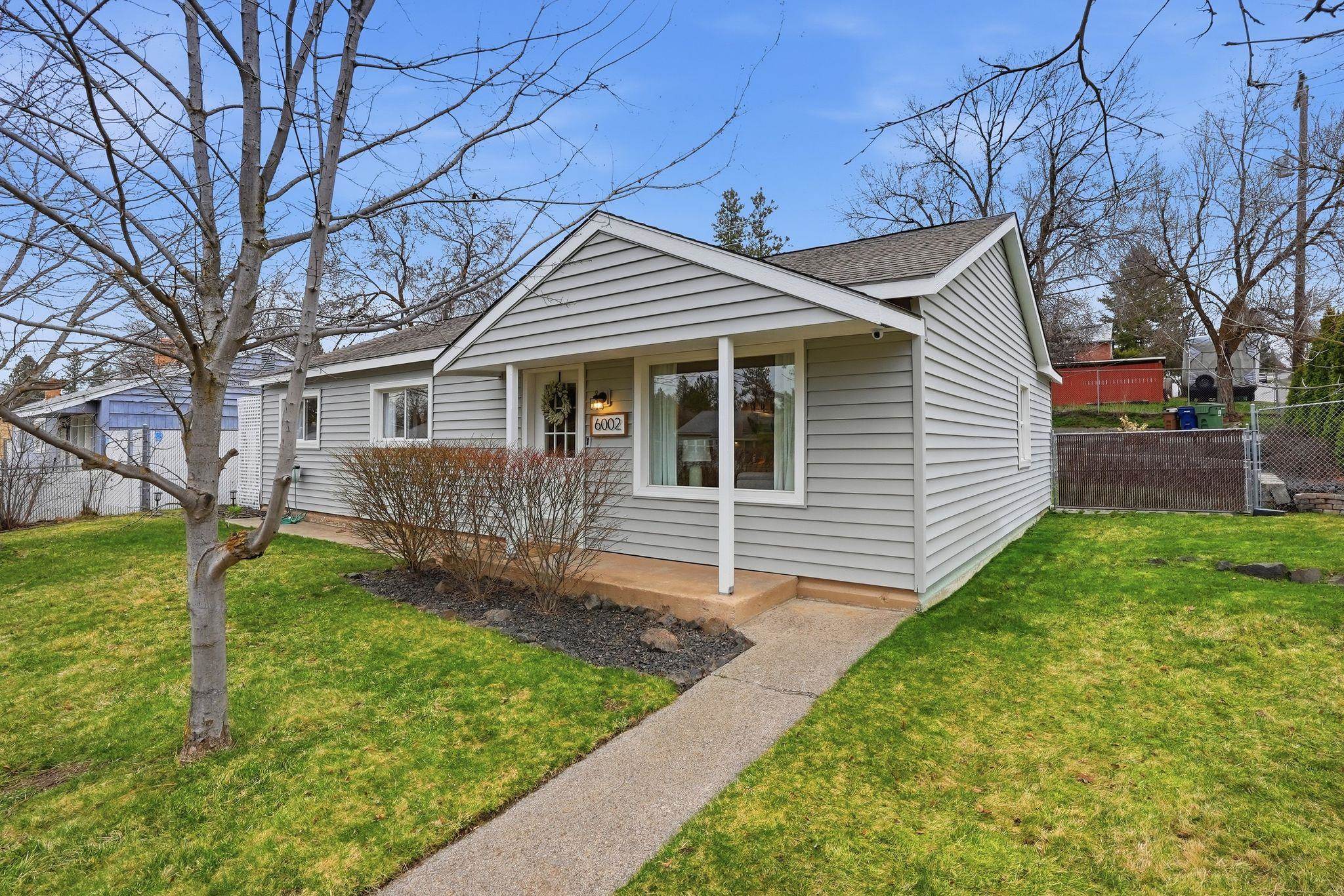 6002 N Forest Blvd - Photo 2