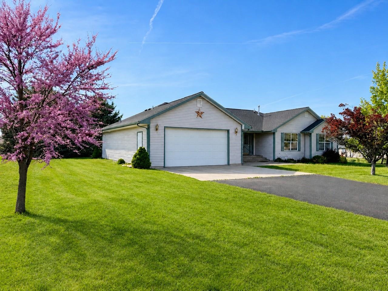 1 N Heglar Ln - Photo 1