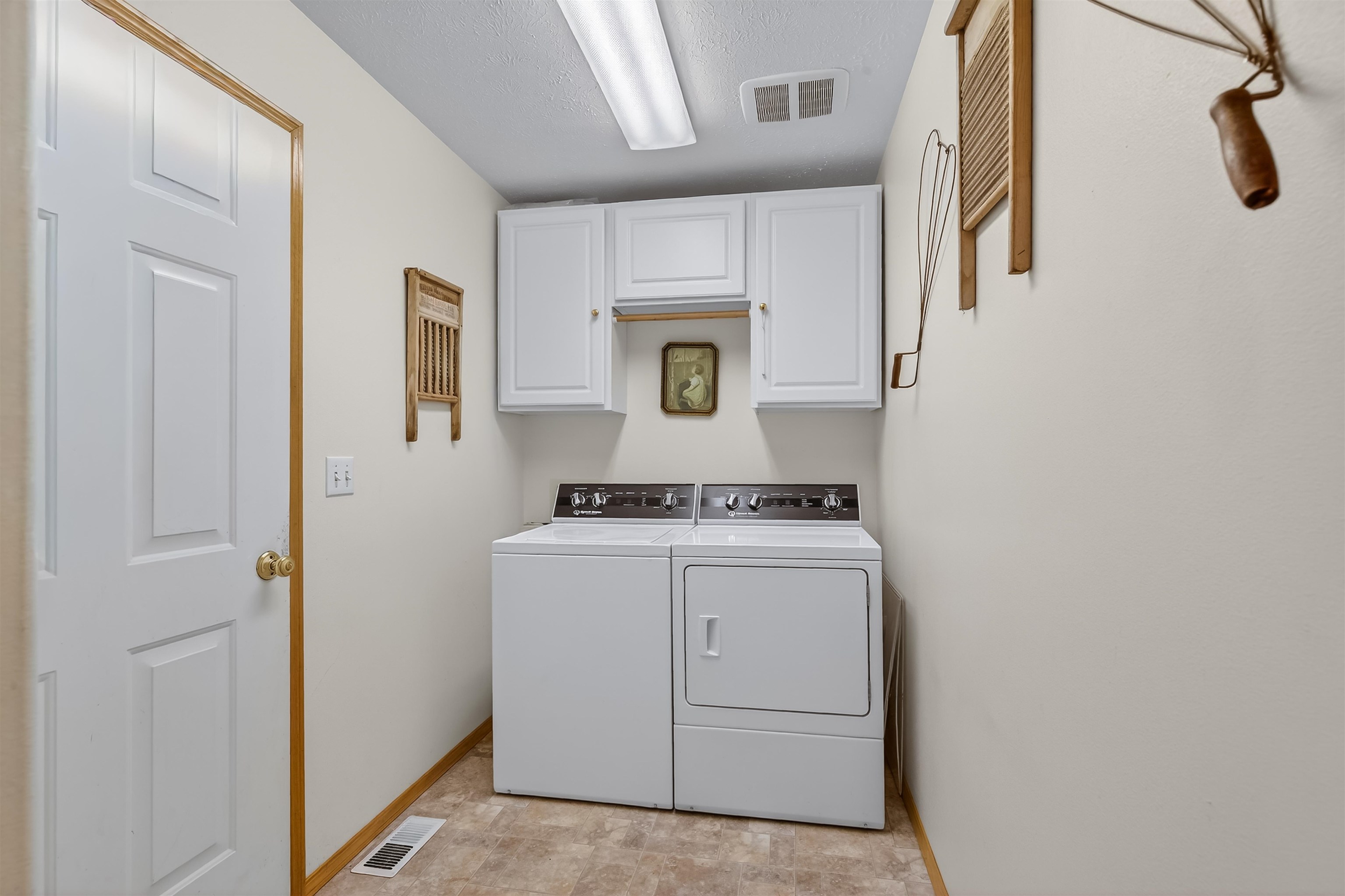 1 N Heglar Ln - Photo 32