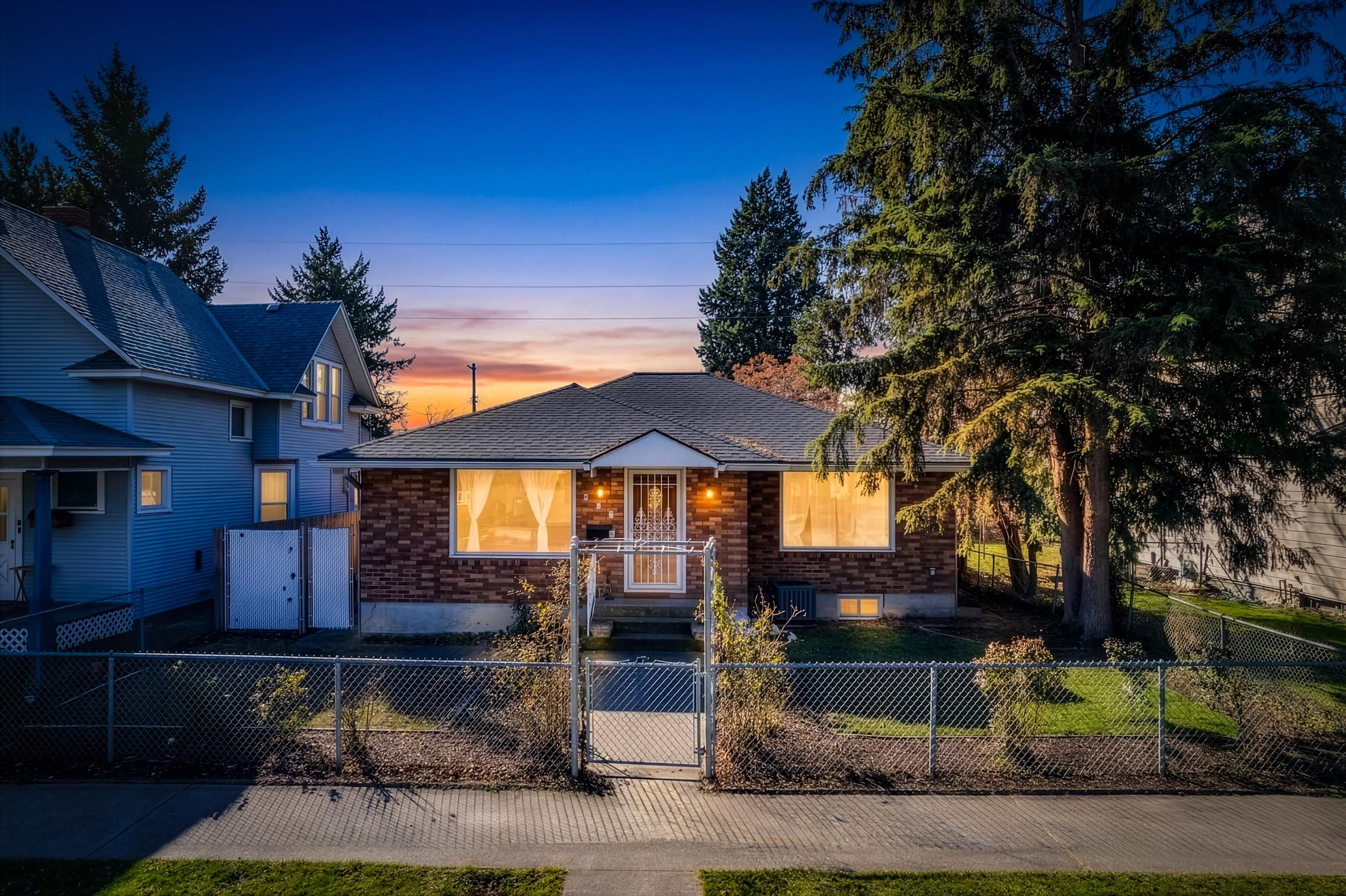 942 E Baldwin Ave - Photo 1