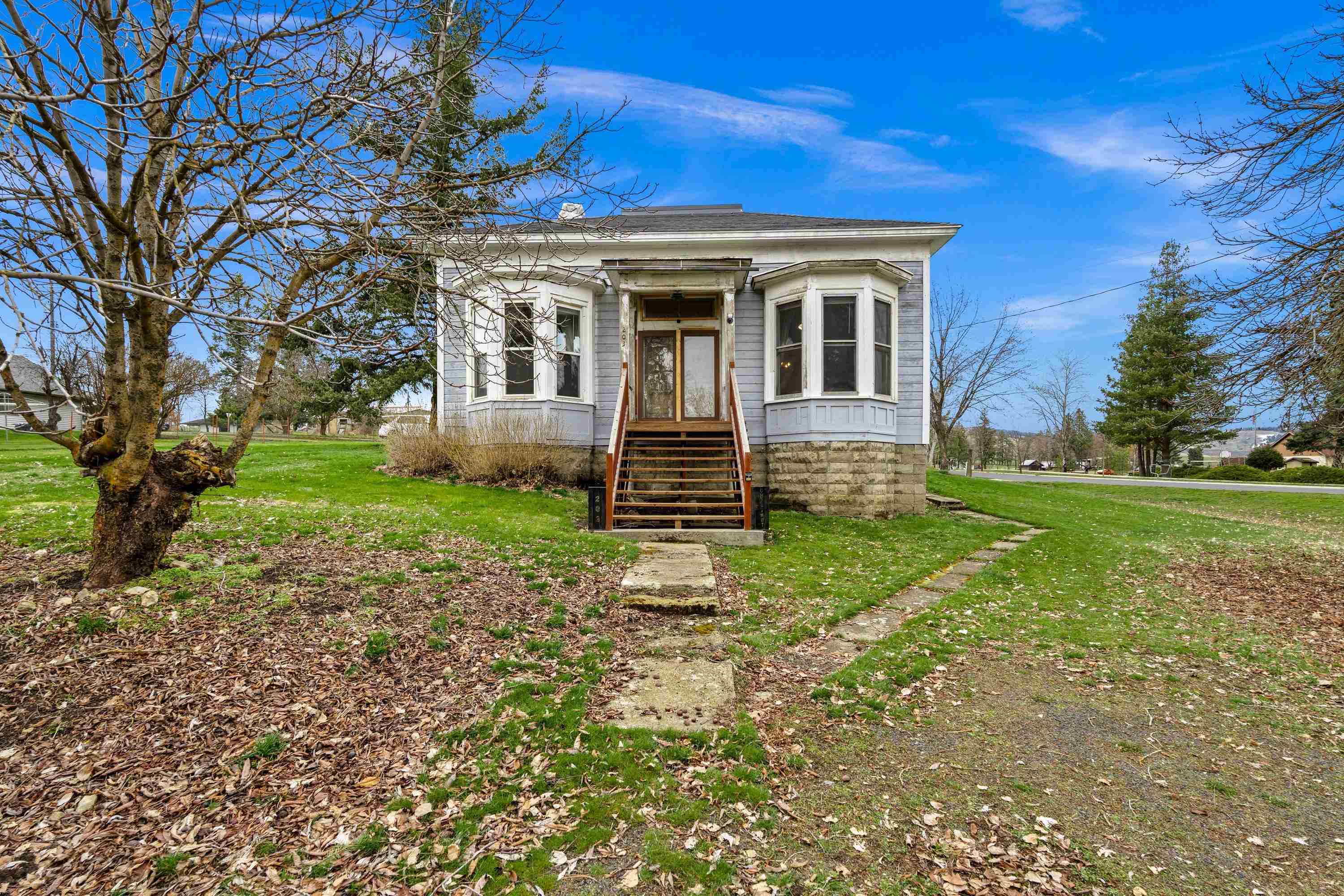 203 E Chestnut St - Photo 1