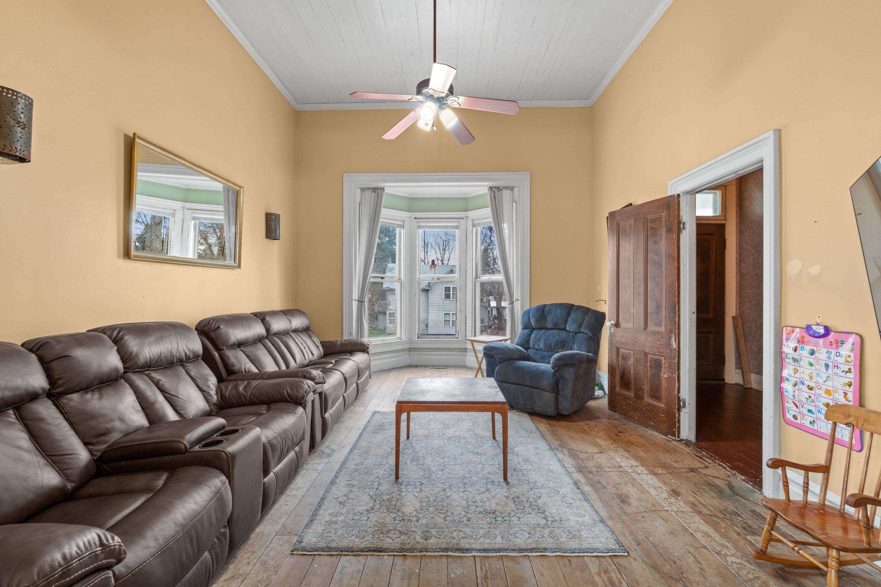 203 E Chestnut St - Photo 4