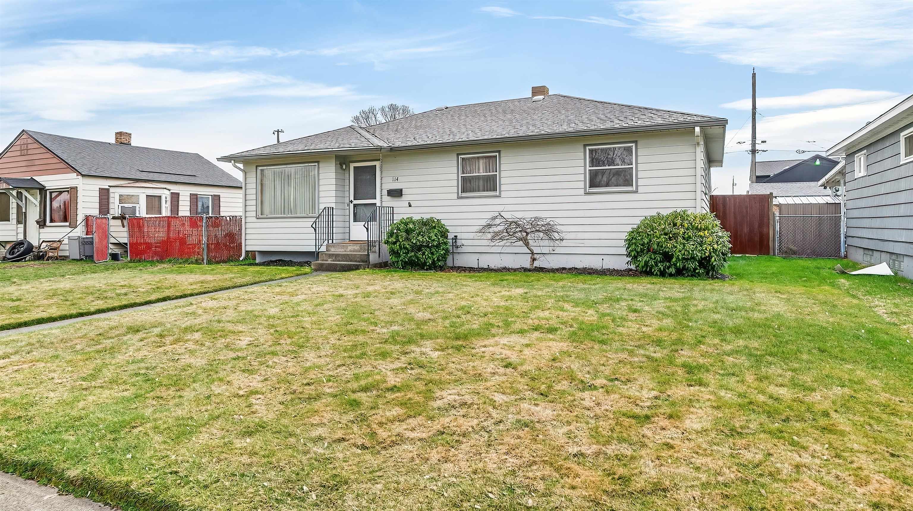 114 E Sanson Ave - Photo 2