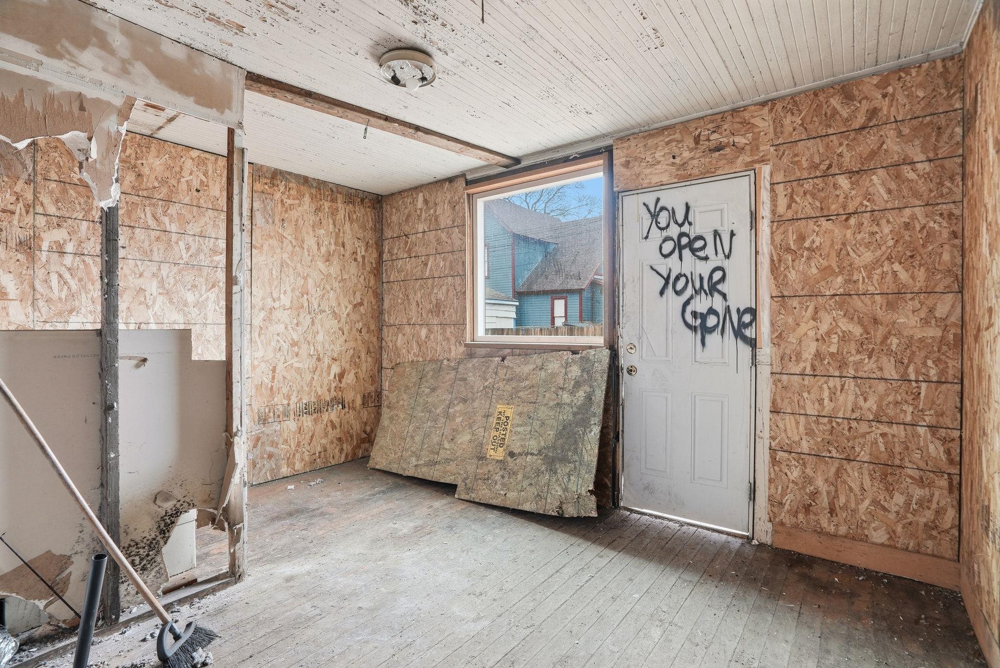 907 W Maxwell Ave - Photo 8