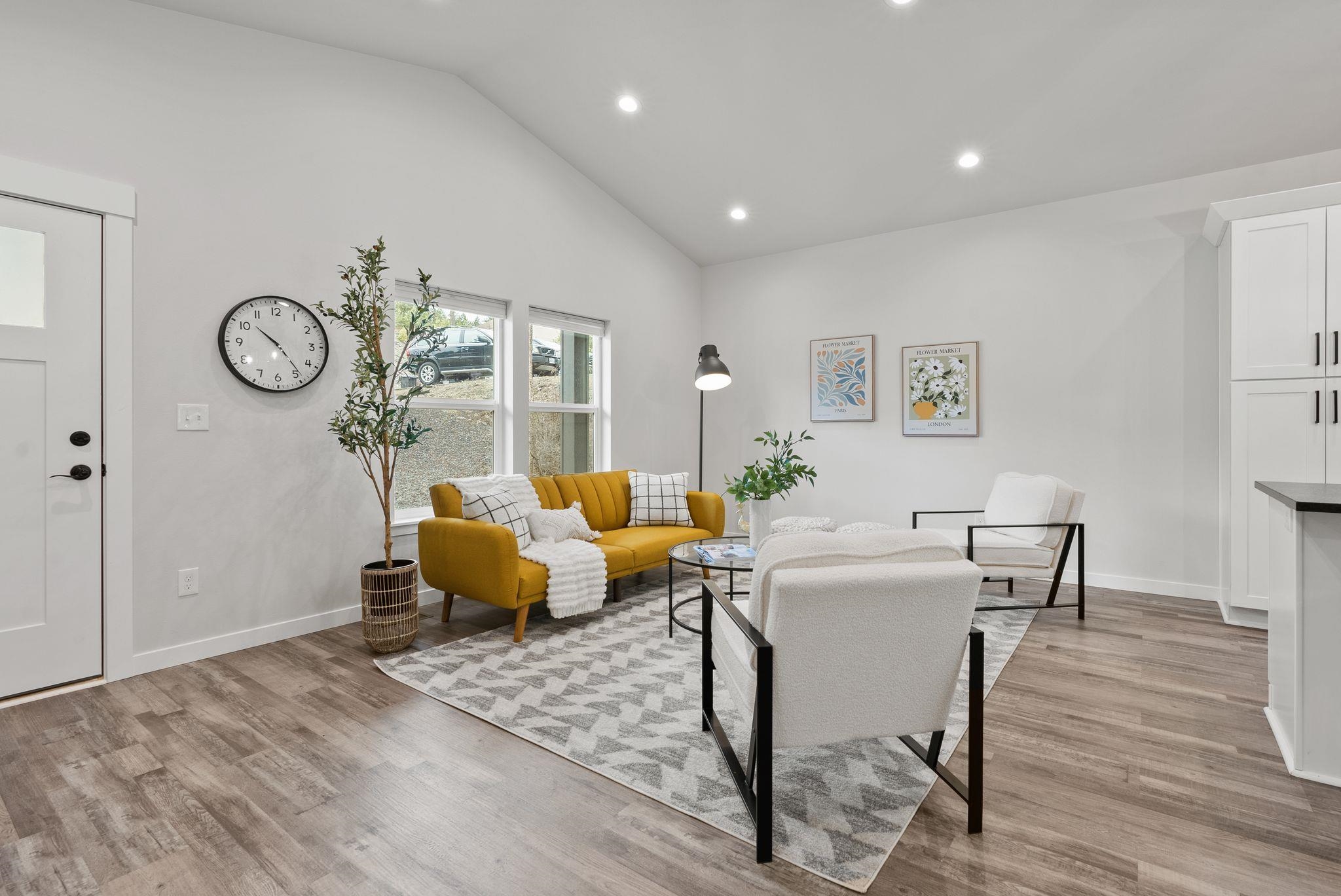 826 Thomas Ln - Photo 4