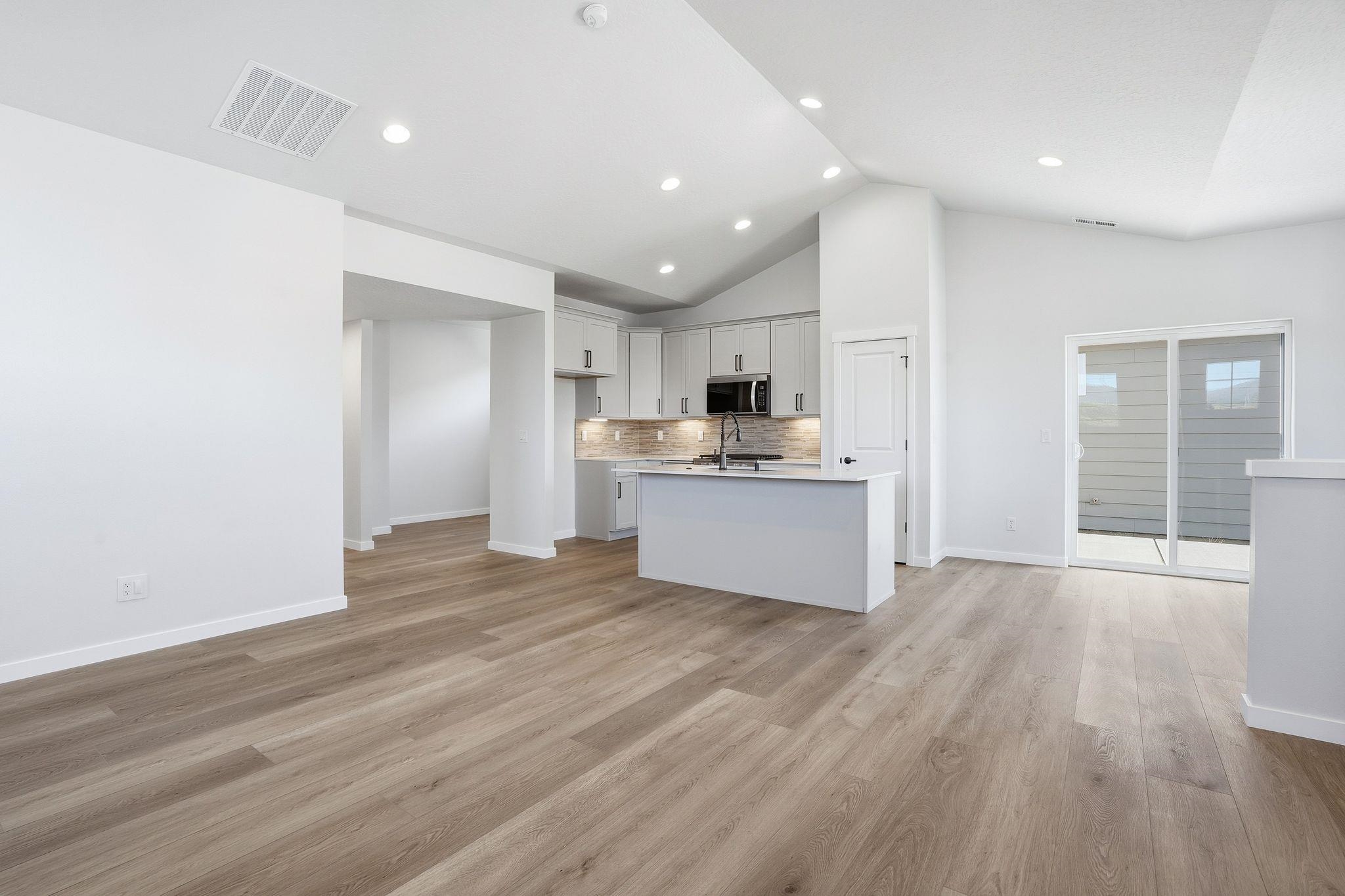 23018 E Edgewater Ln - Photo 7
