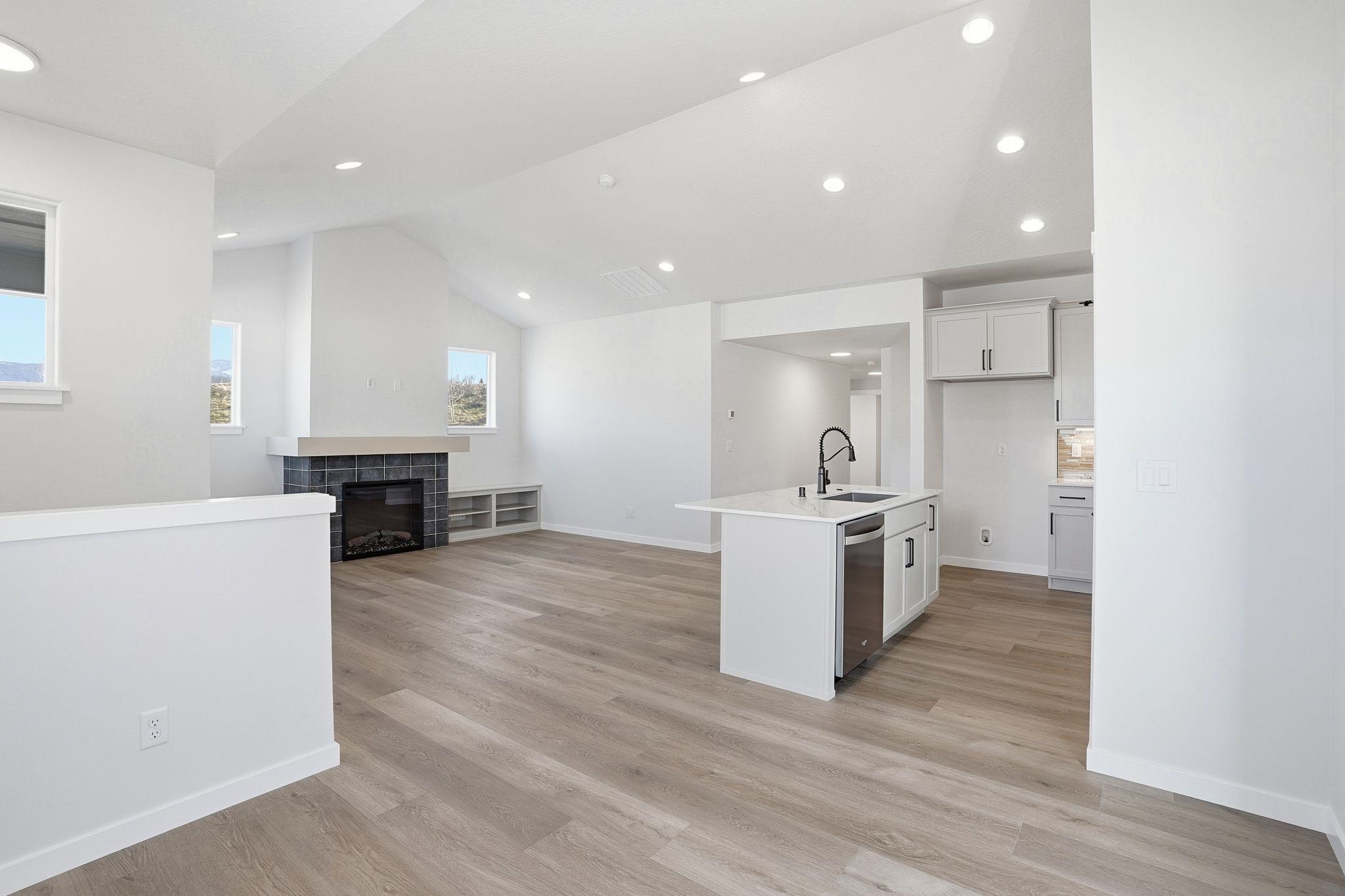 23018 E Edgewater Ln - Photo 9