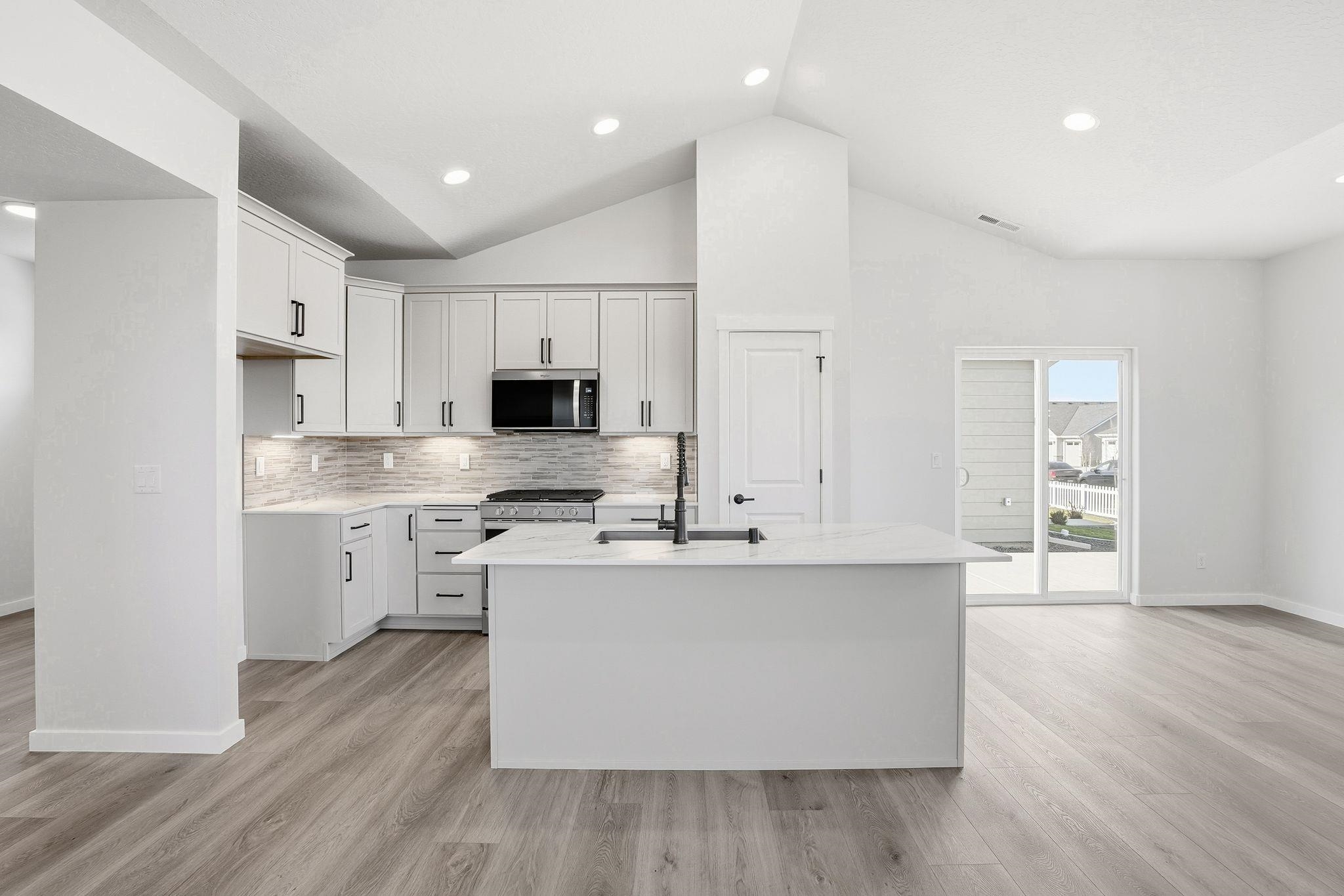 23018 E Edgewater Ln - Photo 10