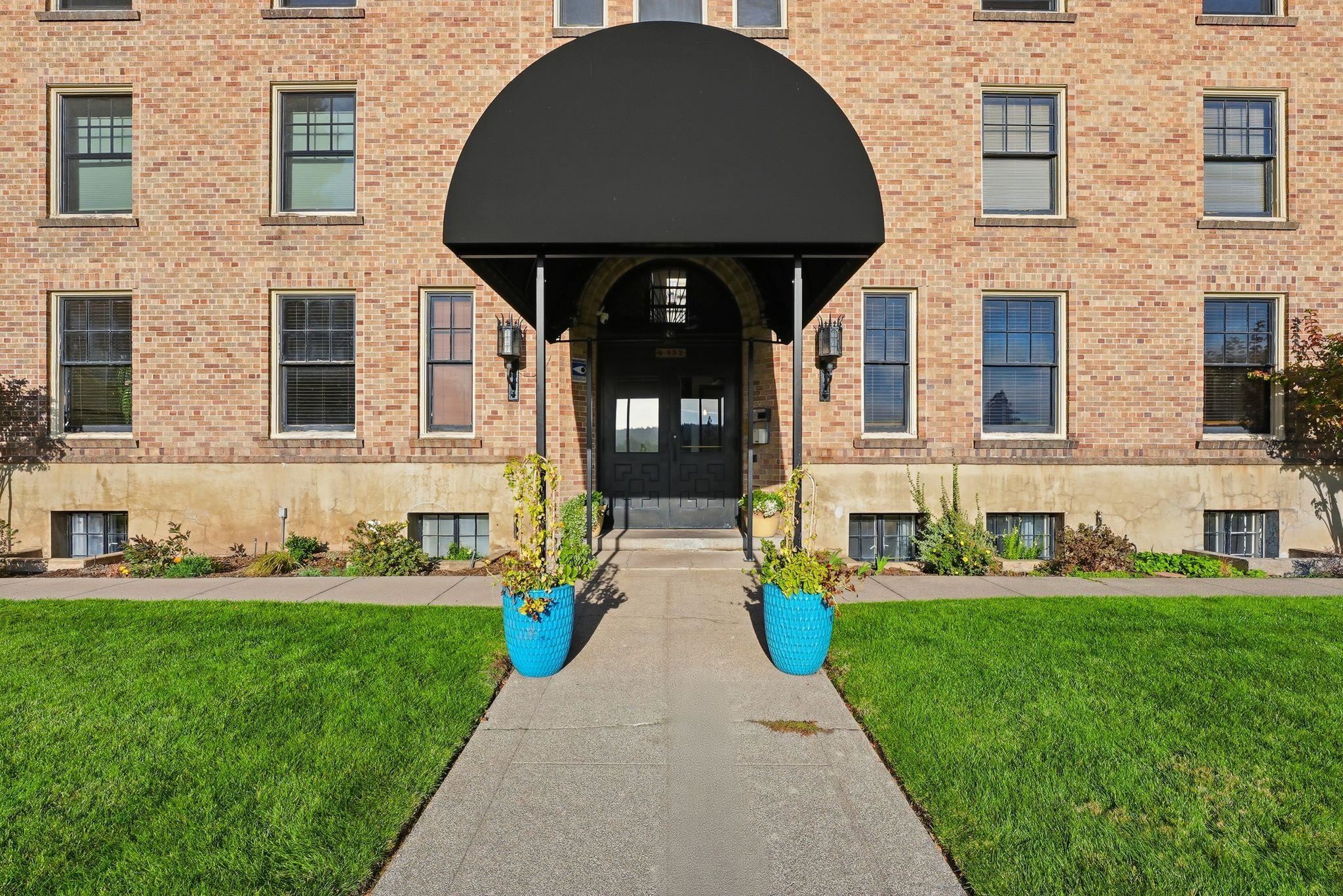 852 N Summit Blvd - Photo 1
