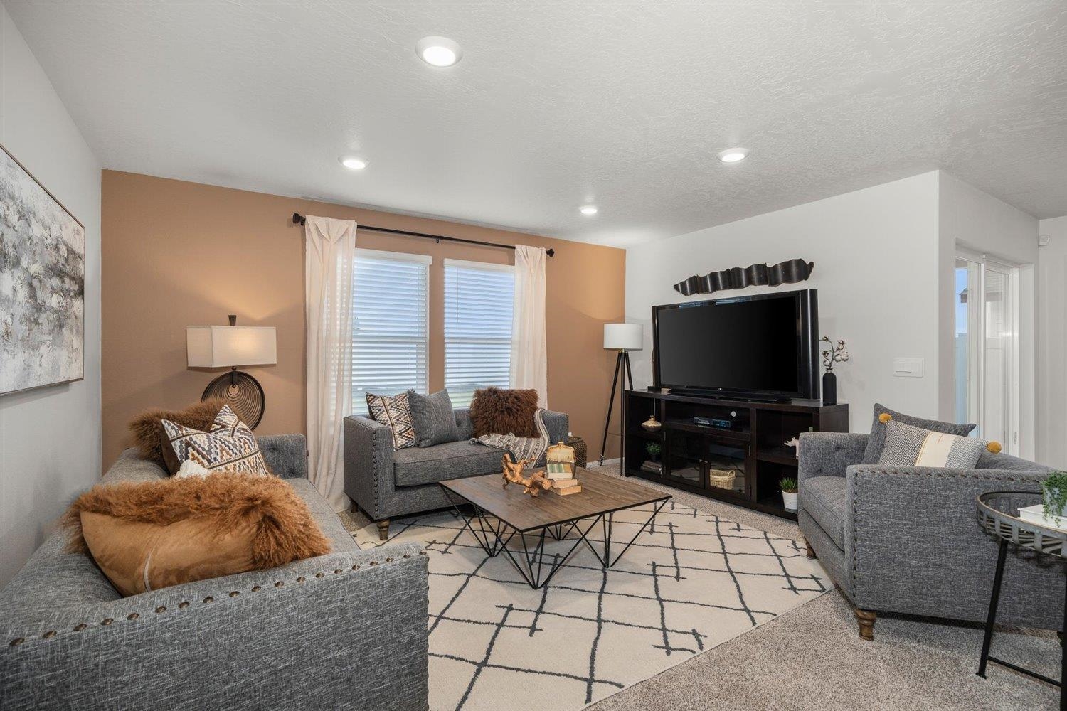 1006 E K St - Photo 4