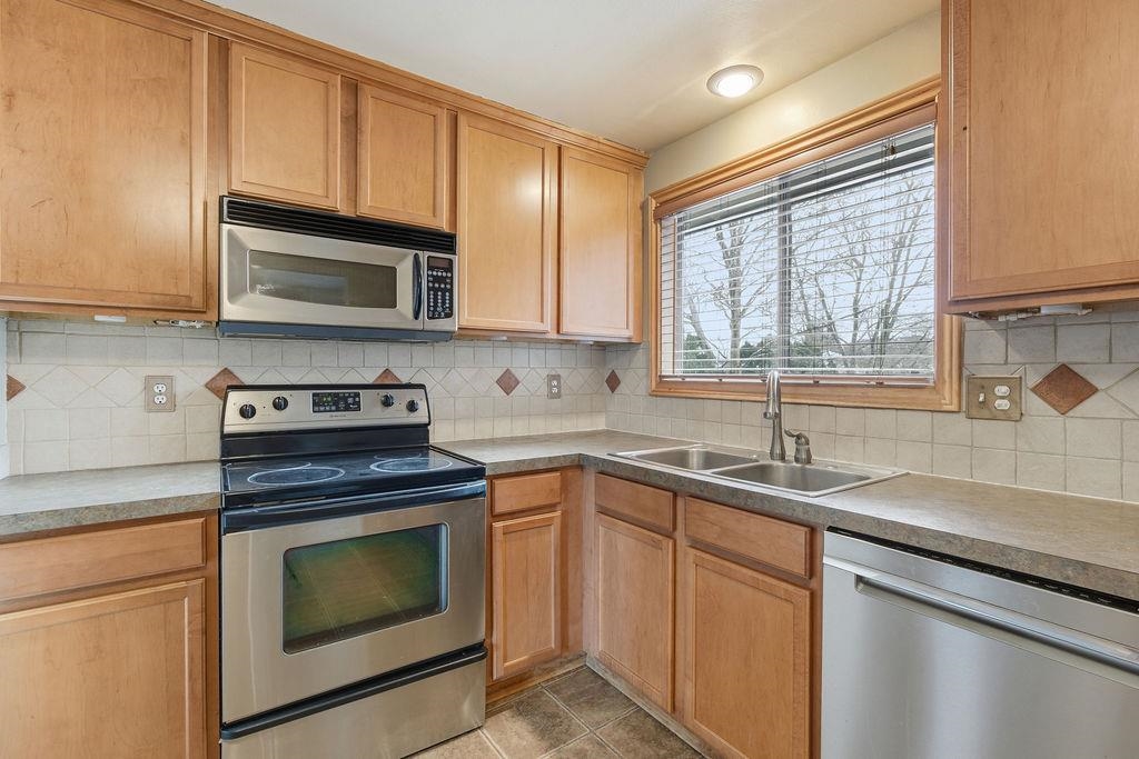 11516 E 37th Ave - Photo 12