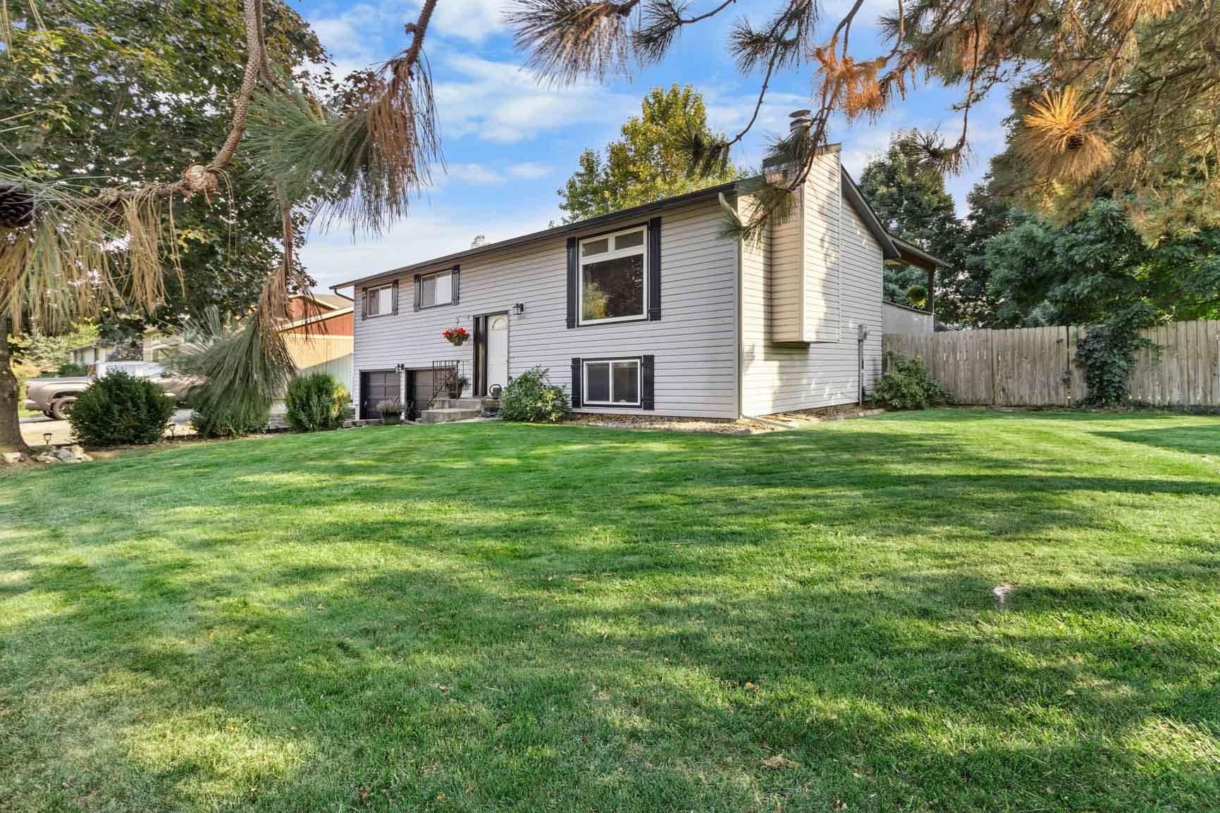 11516 E 37th Ave - Photo 4