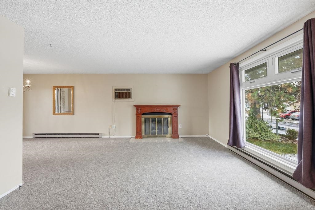 11516 E 37th Ave - Photo 5