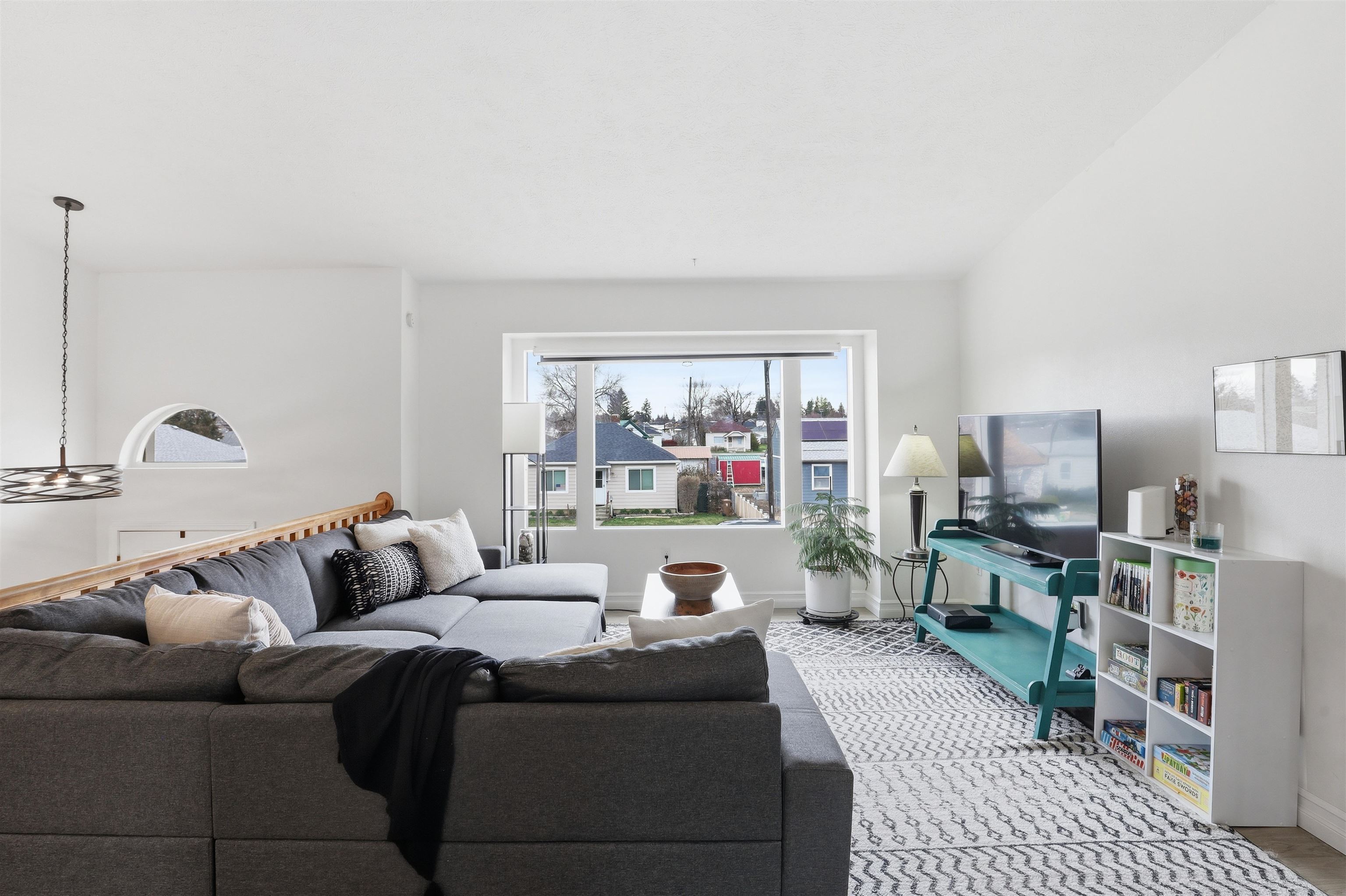 528 E Providence Ave - Photo 4