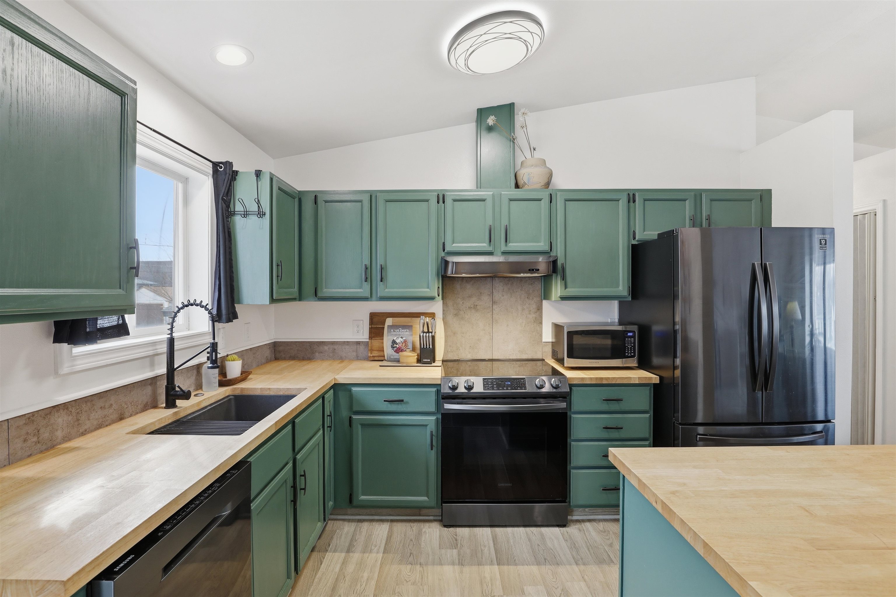 528 E Providence Ave - Photo 10