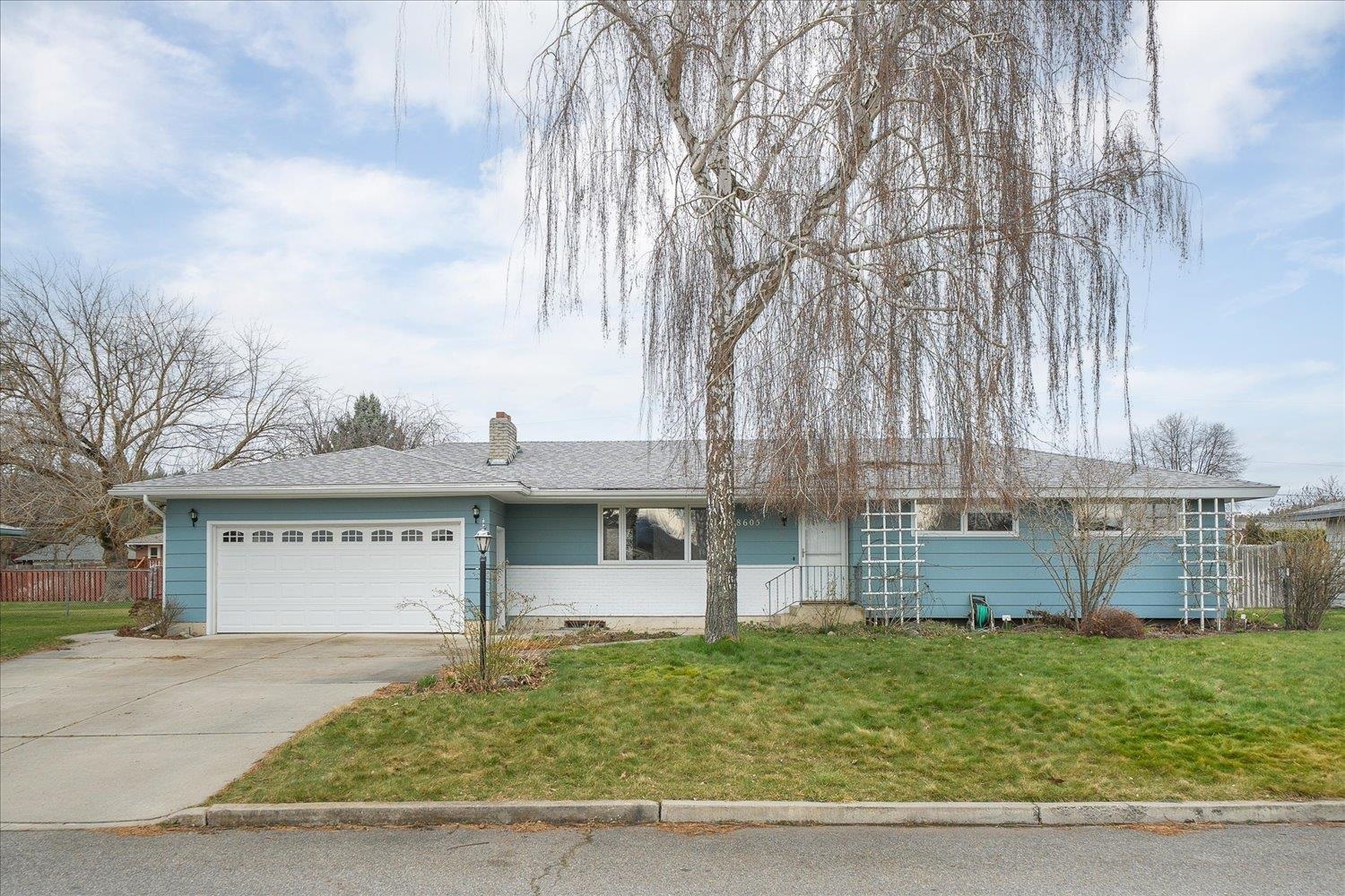 8605 E Whitman Ave - Photo 1