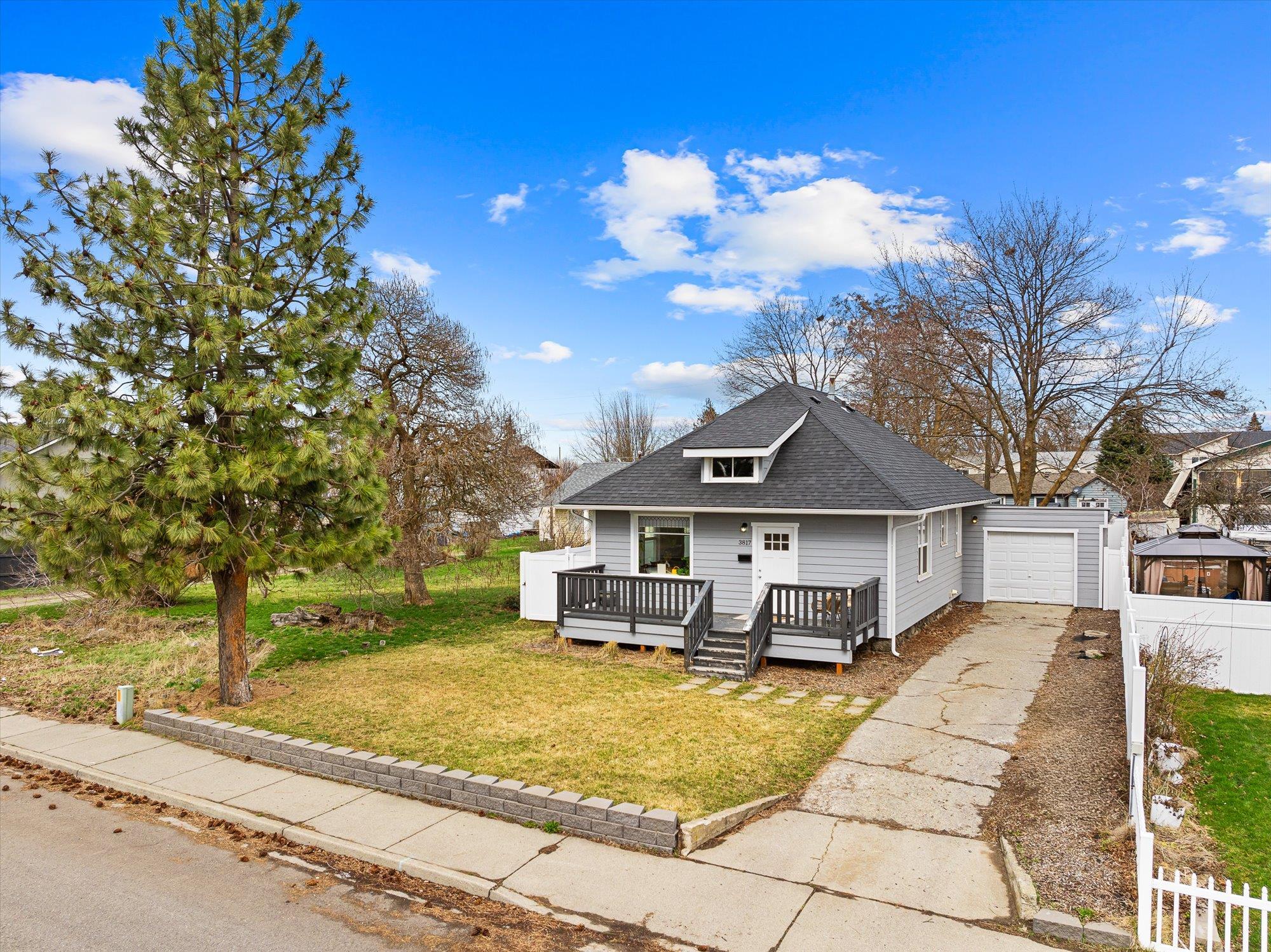 3817 E 28th Ave - Photo 1