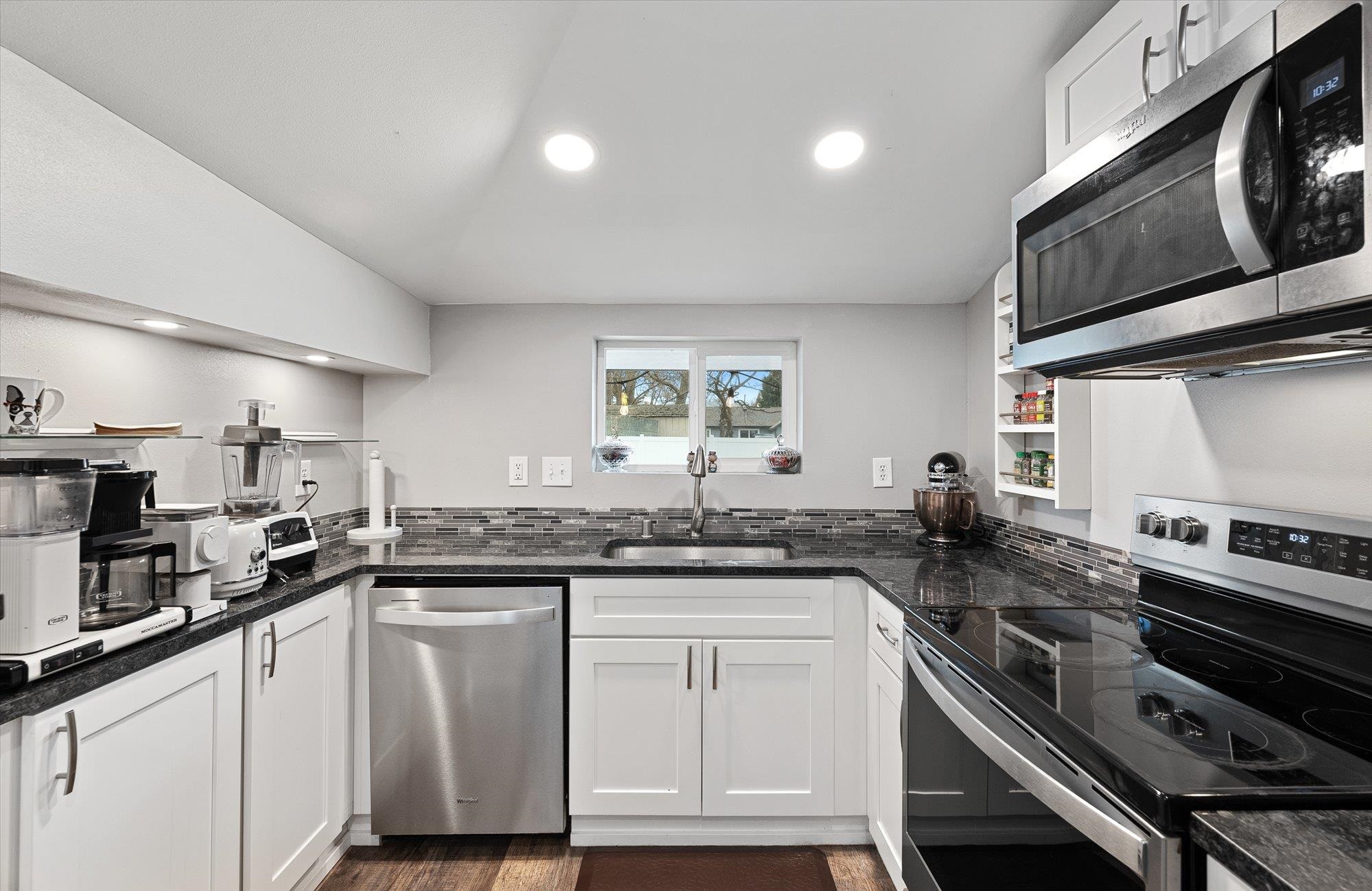 3817 E 28th Ave - Photo 9