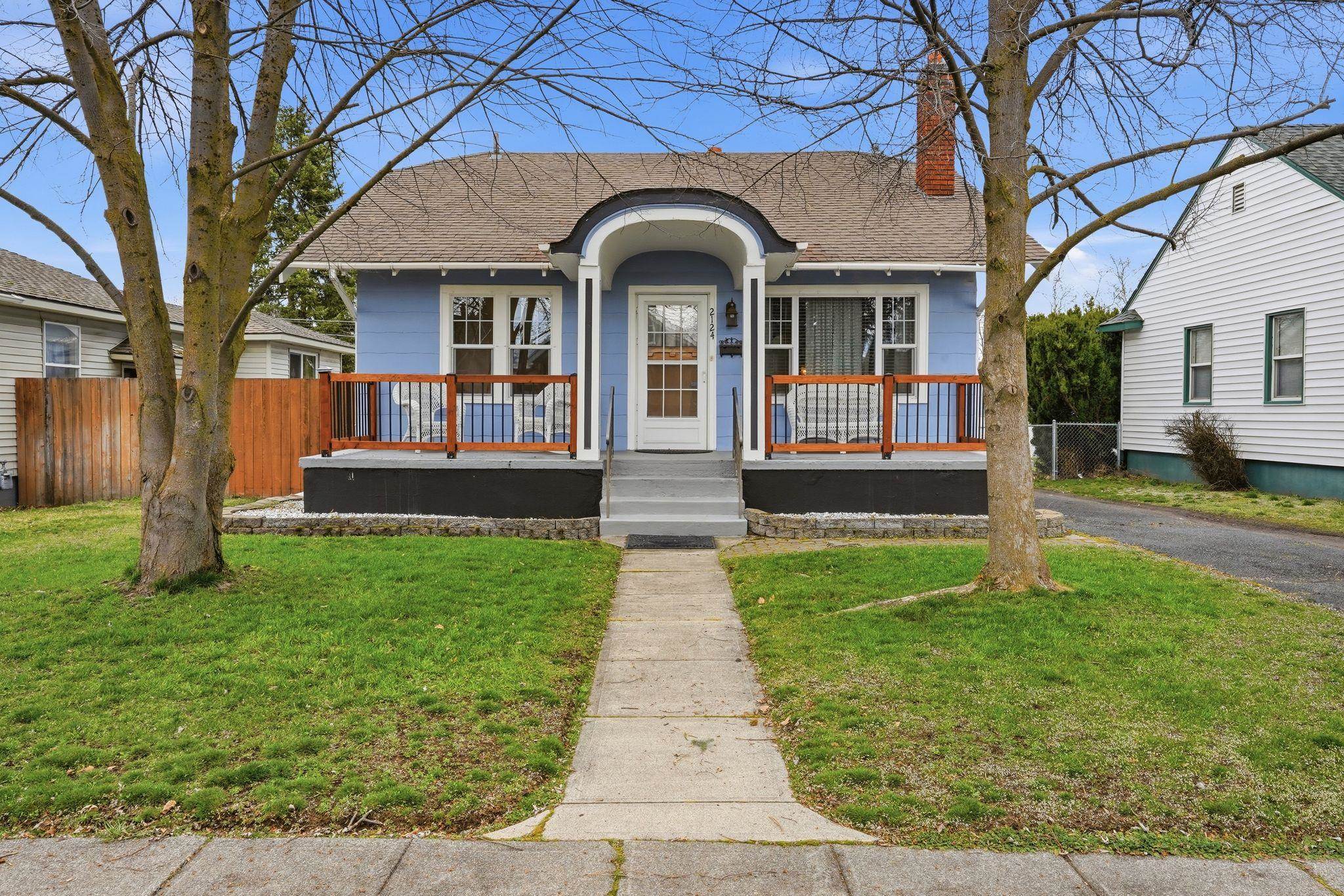 2124 W Jackson Ave - Photo 1