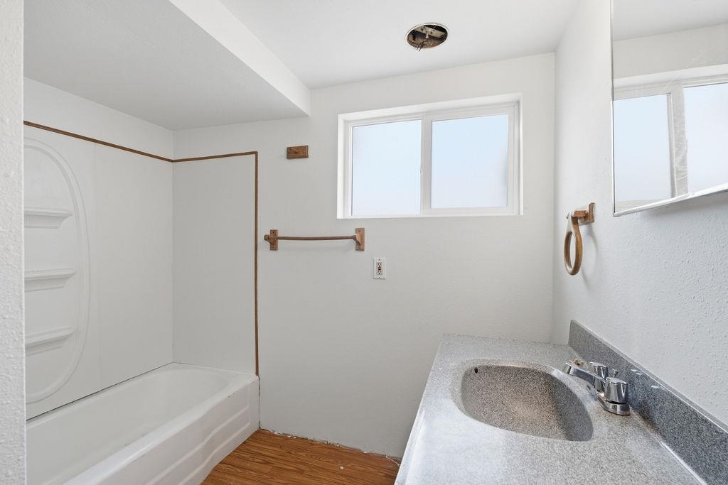 160 SW Creston Ave - Photo 9