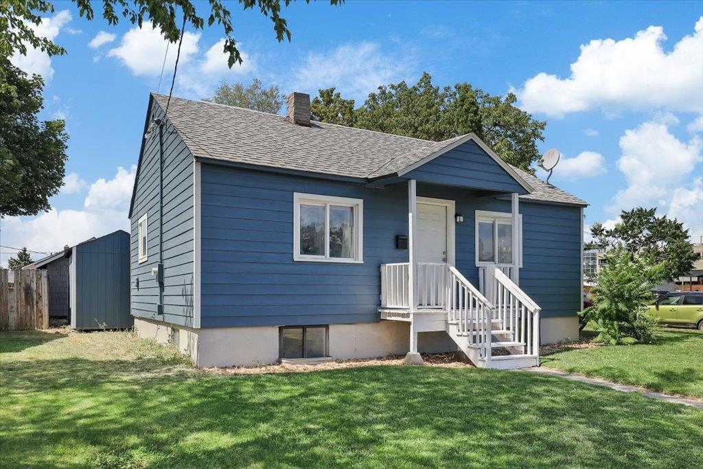 4521 N Lidgerwood St - Photo 2