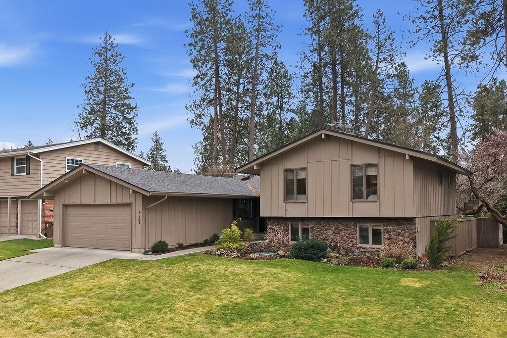 1704 E 35th Ave - Photo 1