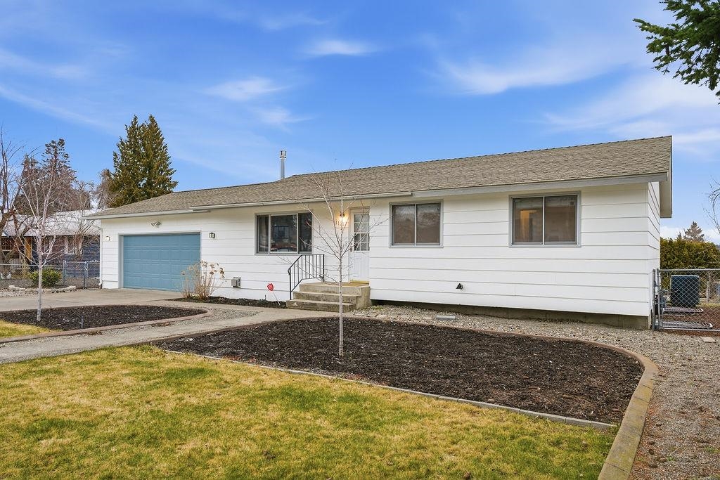 11217 E 11th Ave - Photo 3
