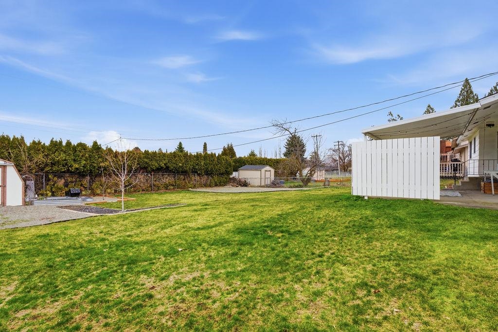 11217 E 11th Ave - Photo 37