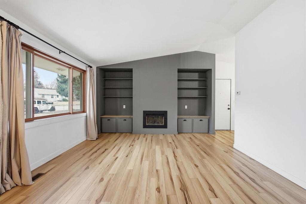 11217 E 11th Ave - Photo 7