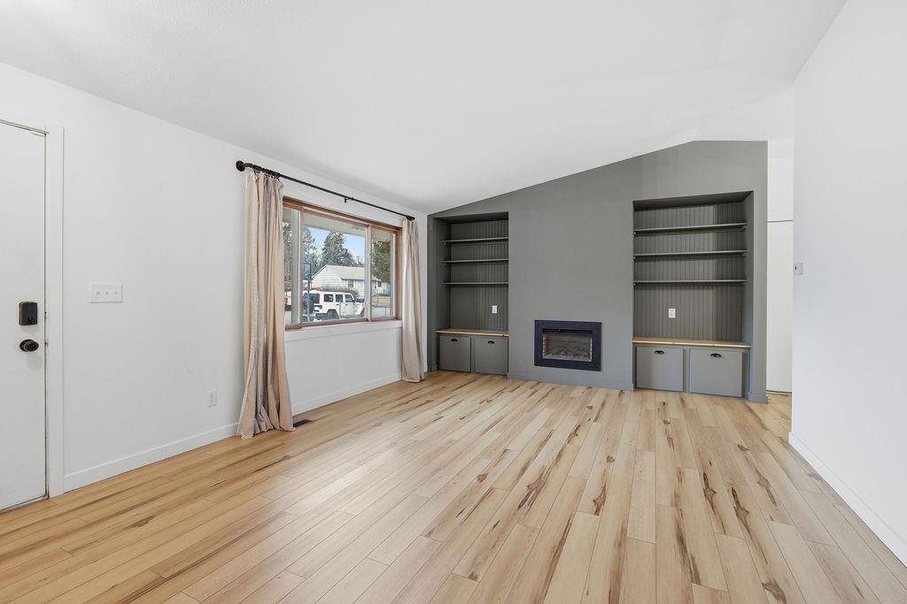 11217 E 11th Ave - Photo 8
