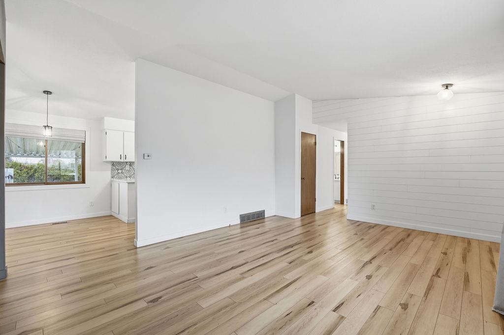 11217 E 11th Ave - Photo 10