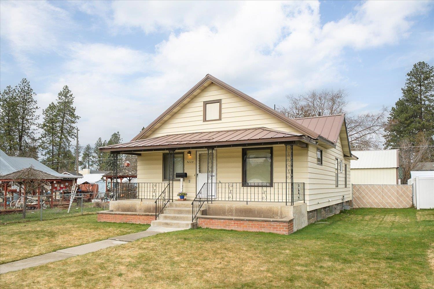 3624 W HOFFMAN St - Photo 1