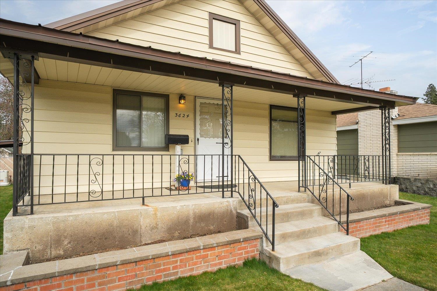 3624 W HOFFMAN St - Photo 2