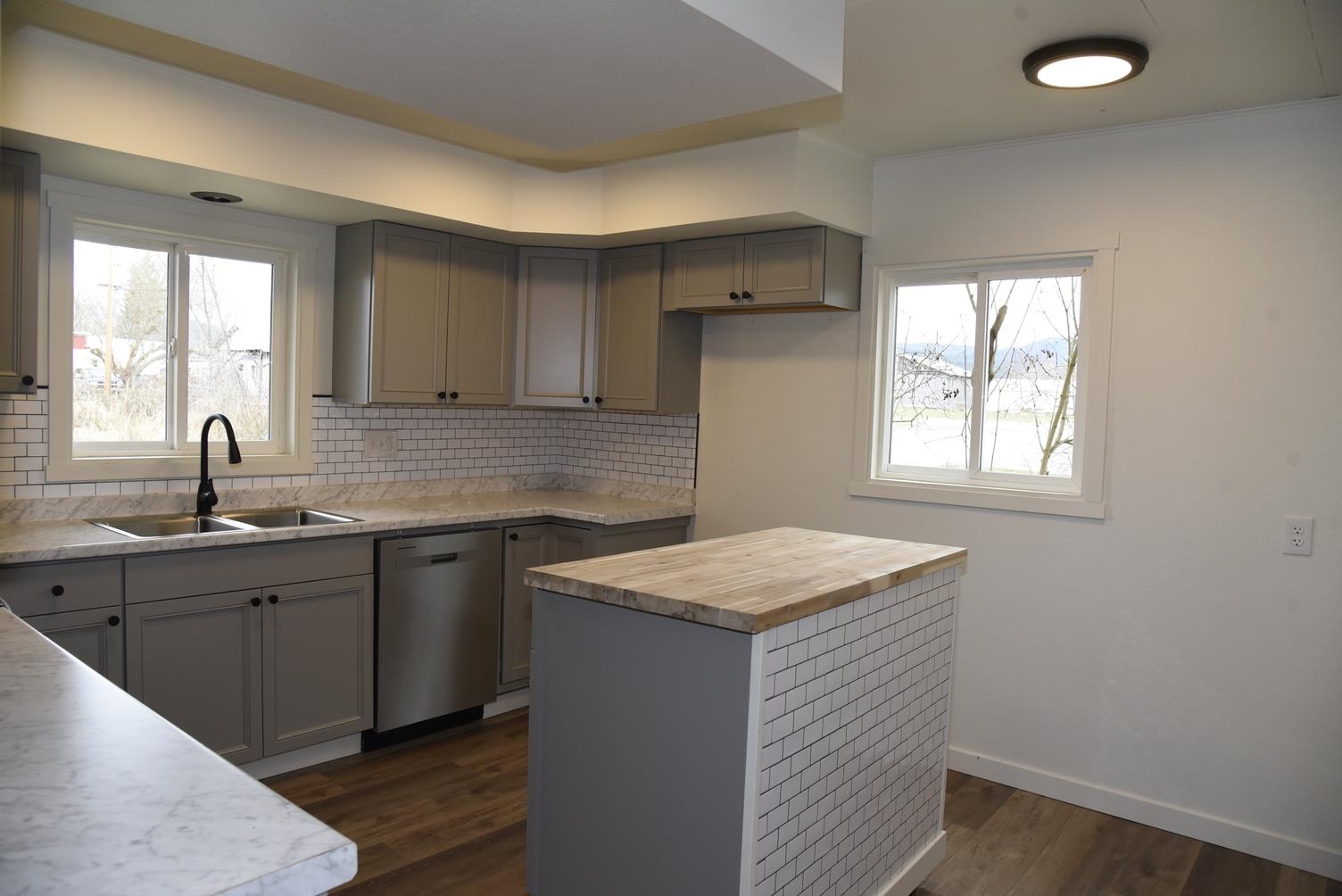 301 2nd Ave - Photo 4