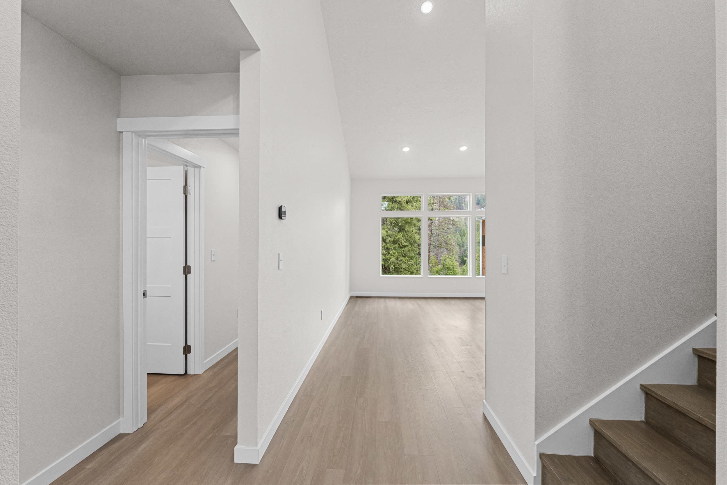 2528 Canyon Crest Way - Photo 2