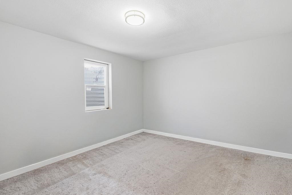 295 SW Railroad Ave - Photo 14